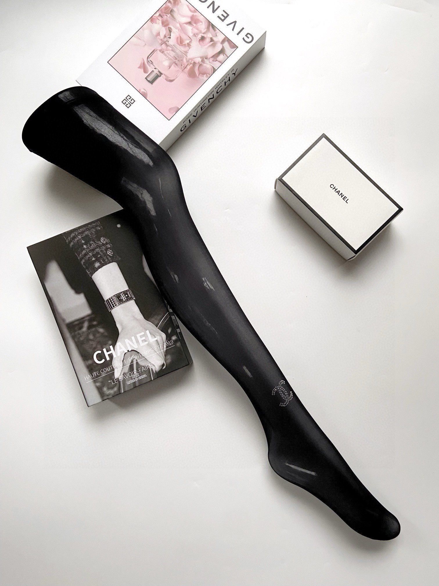 配包装🌟【一盒一双】🌟Chanel 香奈儿 爆款水钻 双C 字母 丝袜 🌟好看到爆炸 欧美大牌丝袜 连裤