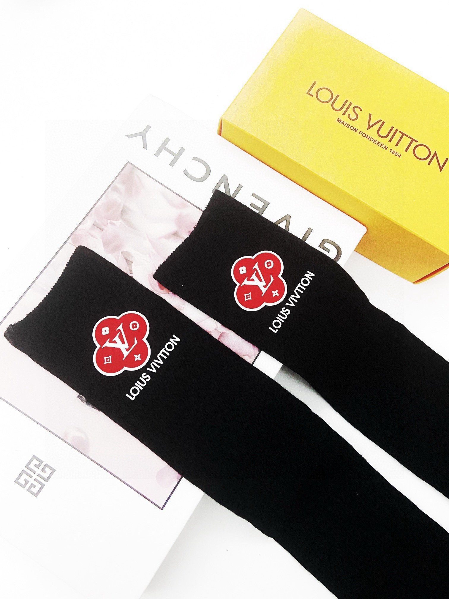 配包装🌟【一盒一双】🌟LV 路易威登 经典字母logo纯棉长筒袜 小腿袜🌟ins爆款！专柜在售ing 🌟