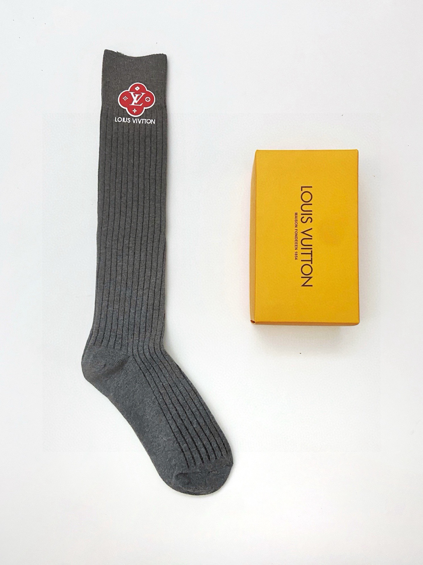 配包装🌟【一盒一双】🌟LV 路易威登 经典字母logo纯棉长筒袜 小腿袜🌟ins爆款！专柜在售ing 🌟