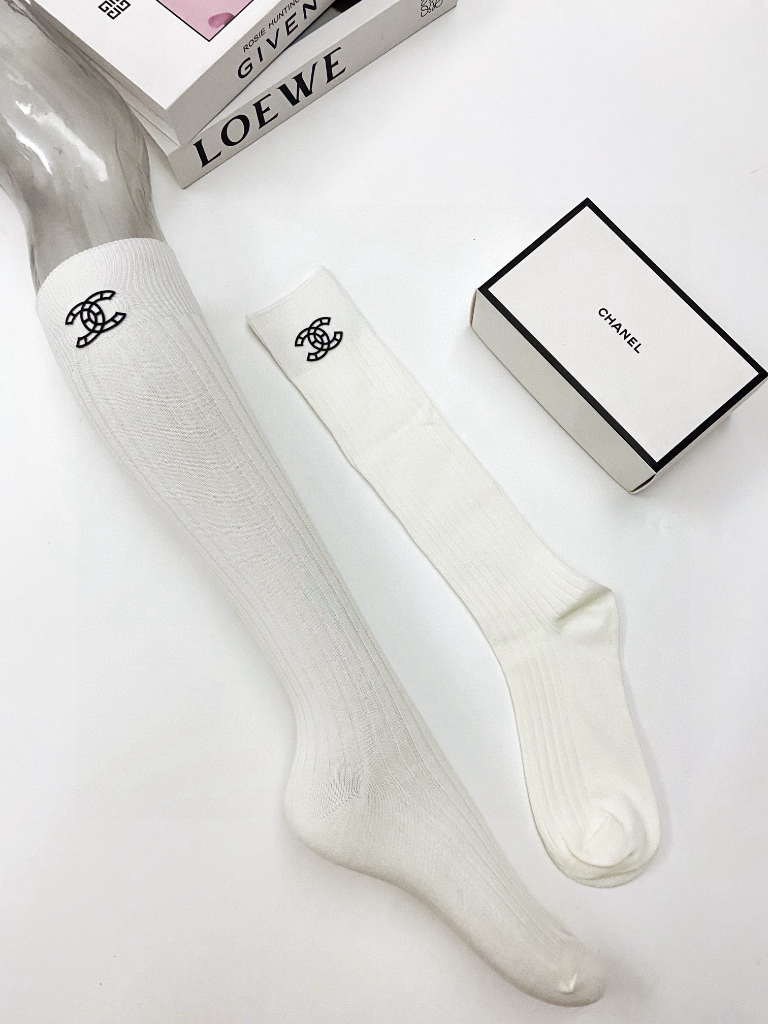 配包装🌟【一盒一双】🌟Chanel 香奈儿 经典双C字母logo纯棉长筒袜 小腿袜🌟ins爆款！专柜在售