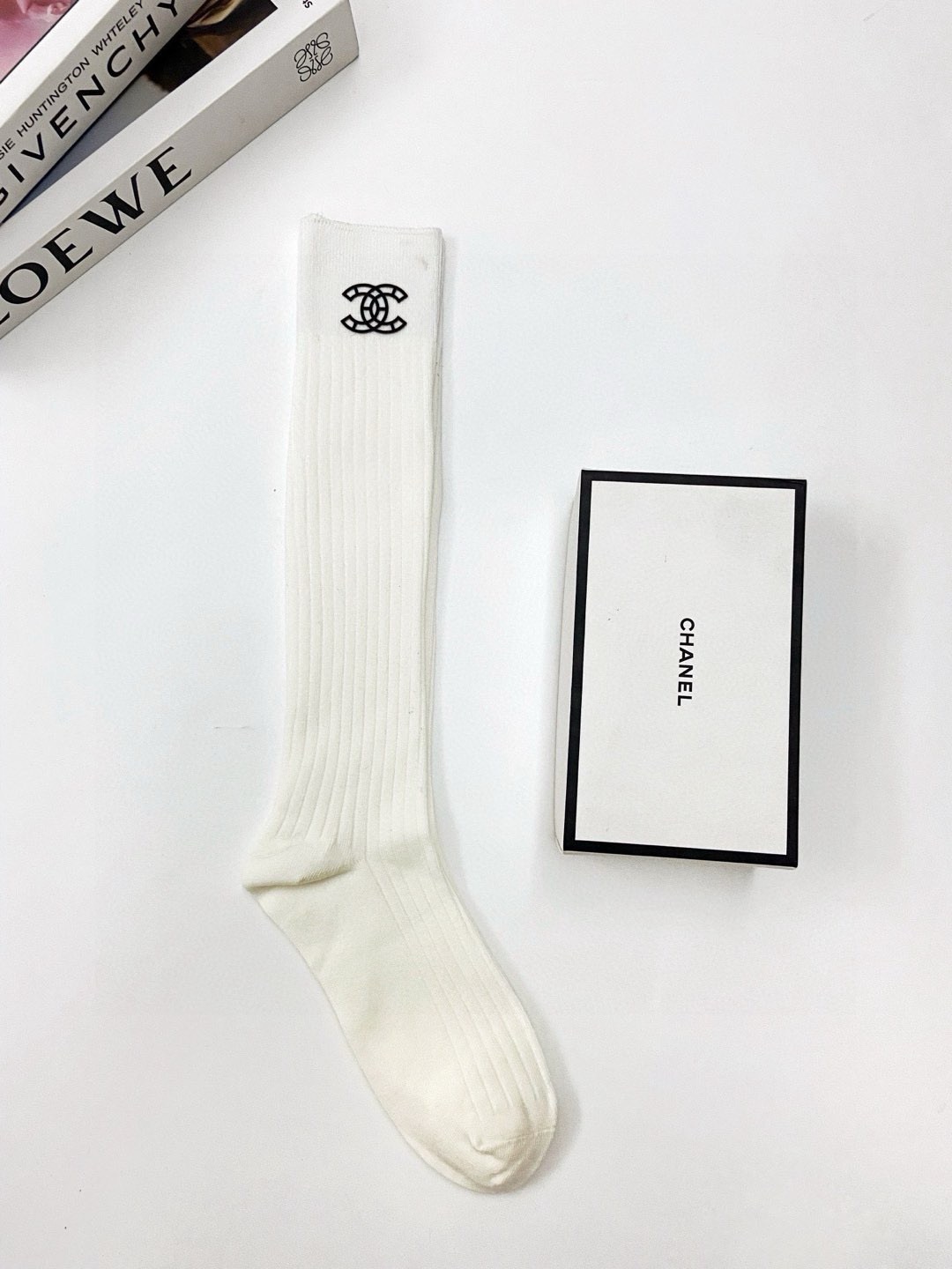 配包装🌟【一盒一双】🌟Chanel 香奈儿 经典双C字母logo纯棉长筒袜 小腿袜🌟ins爆款！专柜在售