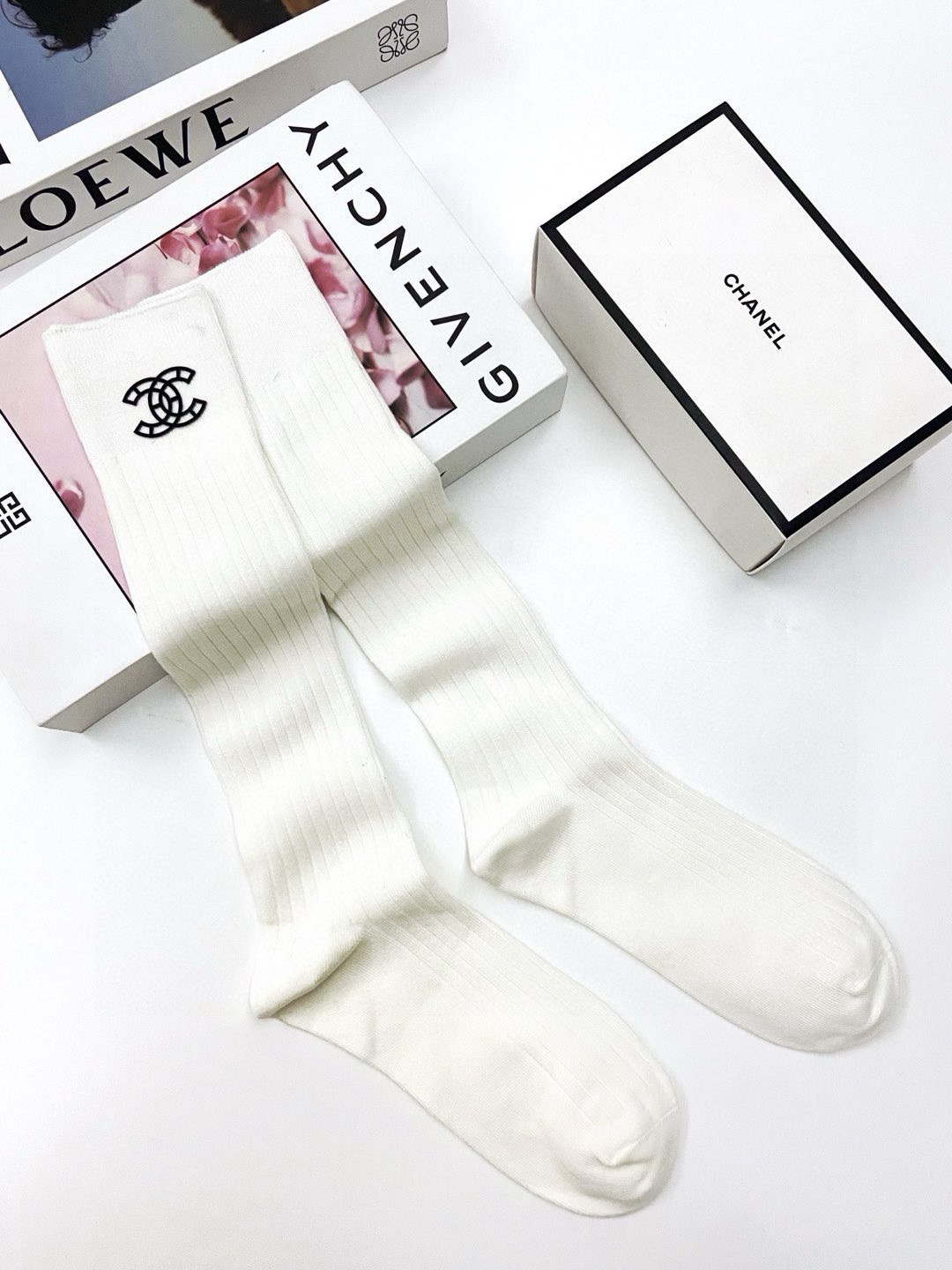 配包装🌟【一盒一双】🌟Chanel 香奈儿 经典双C字母logo纯棉长筒袜 小腿袜🌟ins爆款！专柜在售