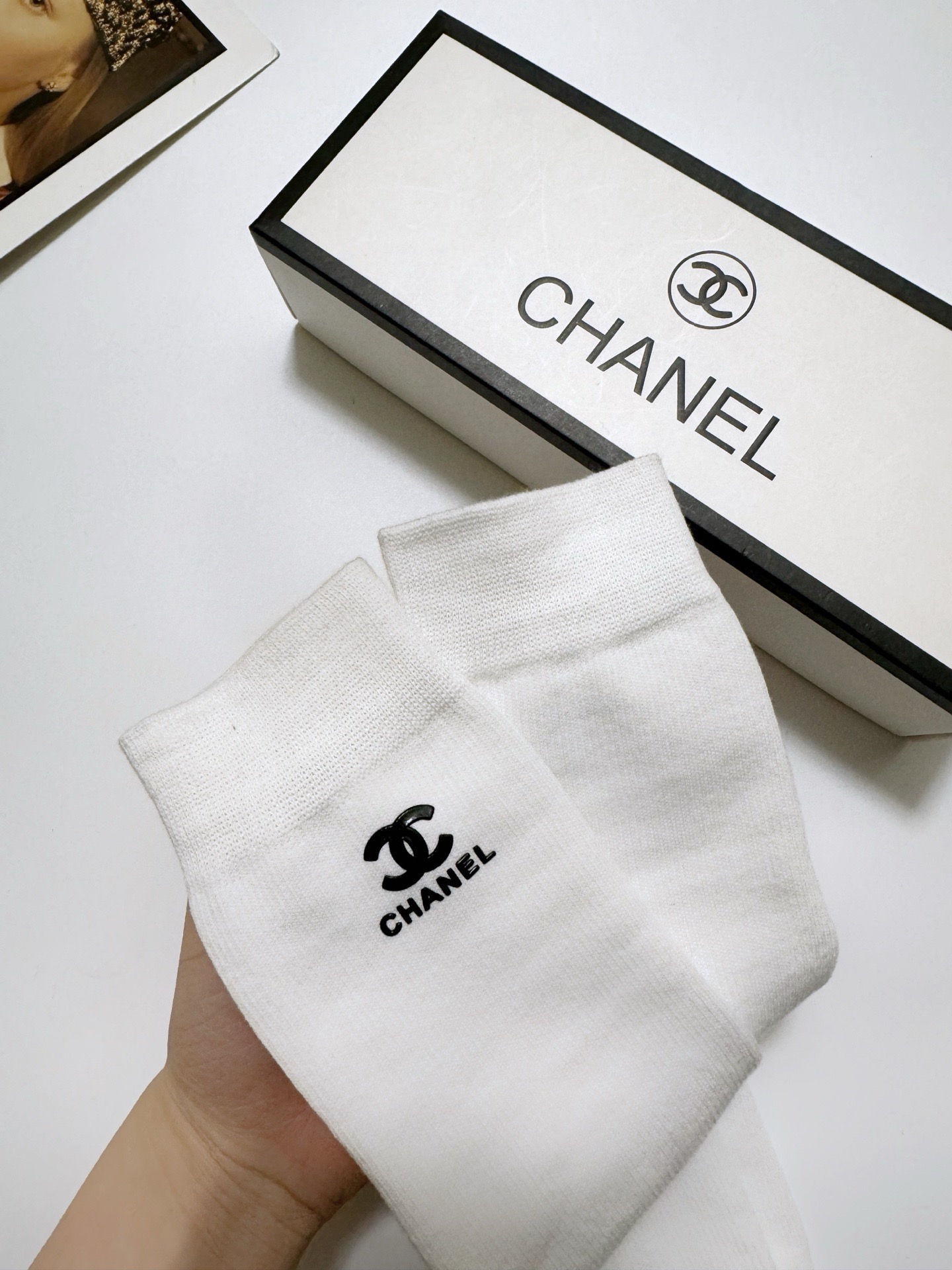 配包装🌟【一盒一双】🌟Chanel 香奈儿 经典双C字母logo纯棉长筒袜 小腿袜🌟ins爆款！专柜在售