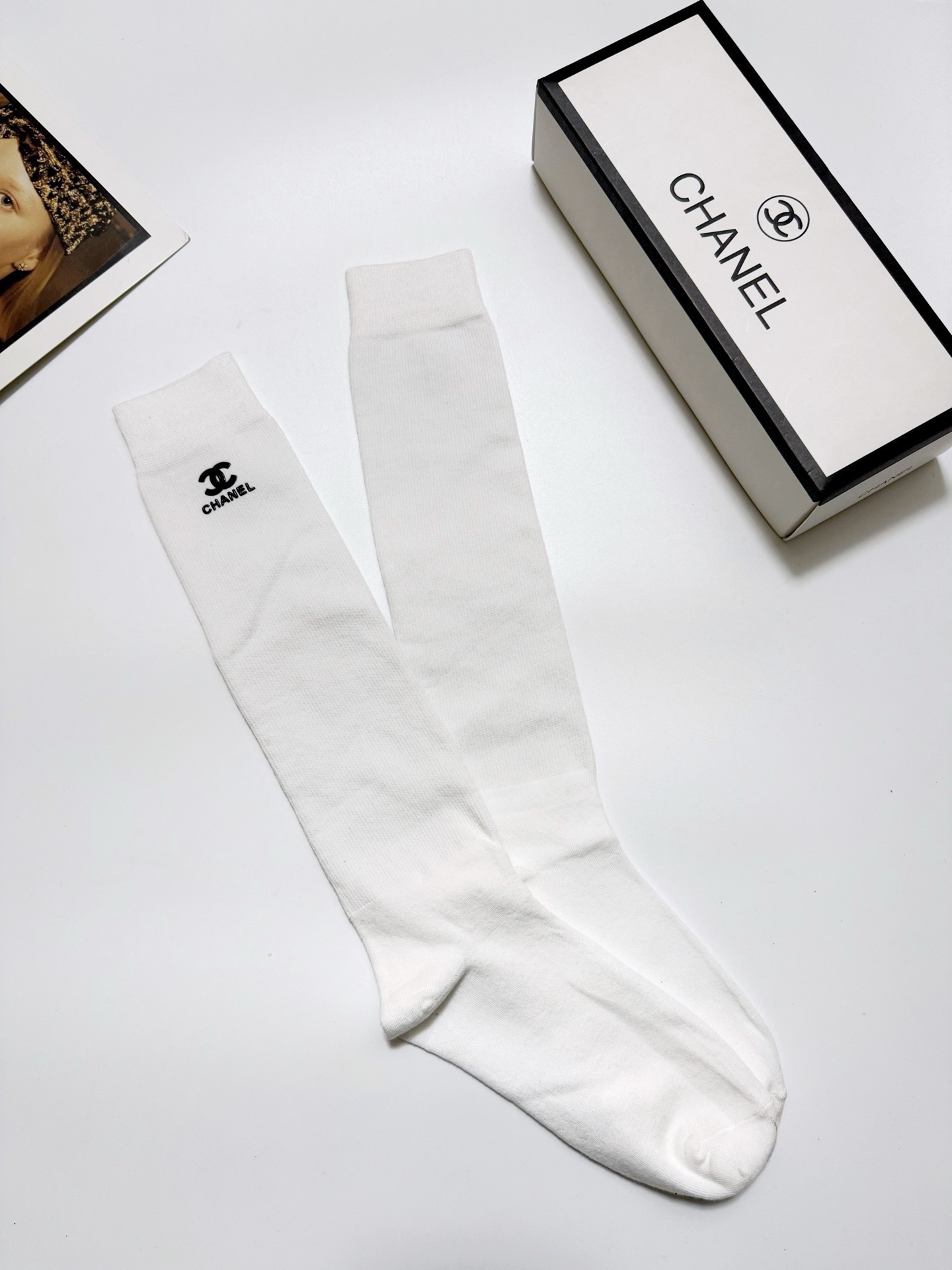 配包装🌟【一盒一双】🌟Chanel 香奈儿 经典双C字母logo纯棉长筒袜 小腿袜🌟ins爆款！专柜在售