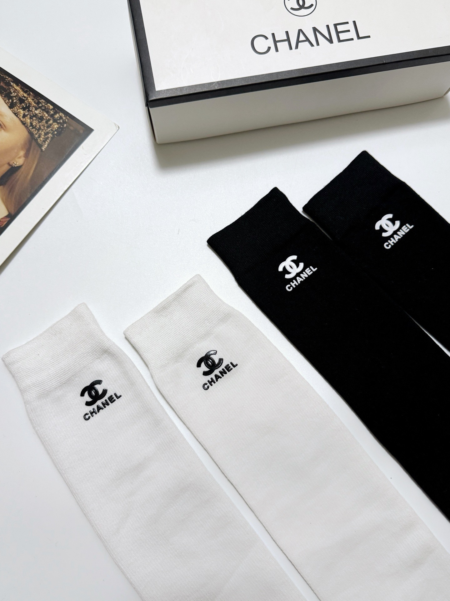 配包装🌟【一盒一双】🌟Chanel 香奈儿 经典双C字母logo纯棉长筒袜 小腿袜🌟ins爆款！专柜在售