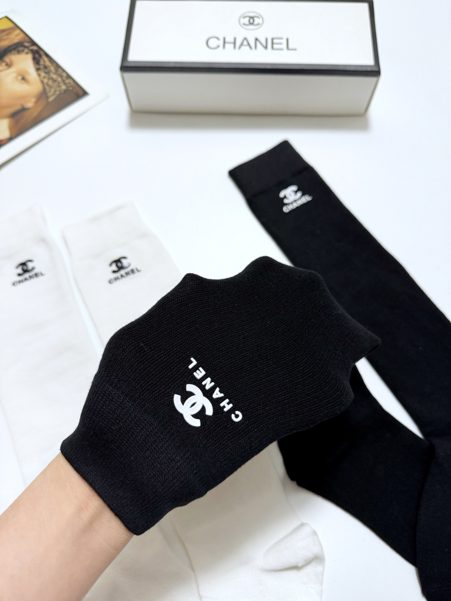 配包装🌟【一盒一双】🌟Chanel 香奈儿 经典双C字母logo纯棉长筒袜 小腿袜🌟ins爆款！专柜在售