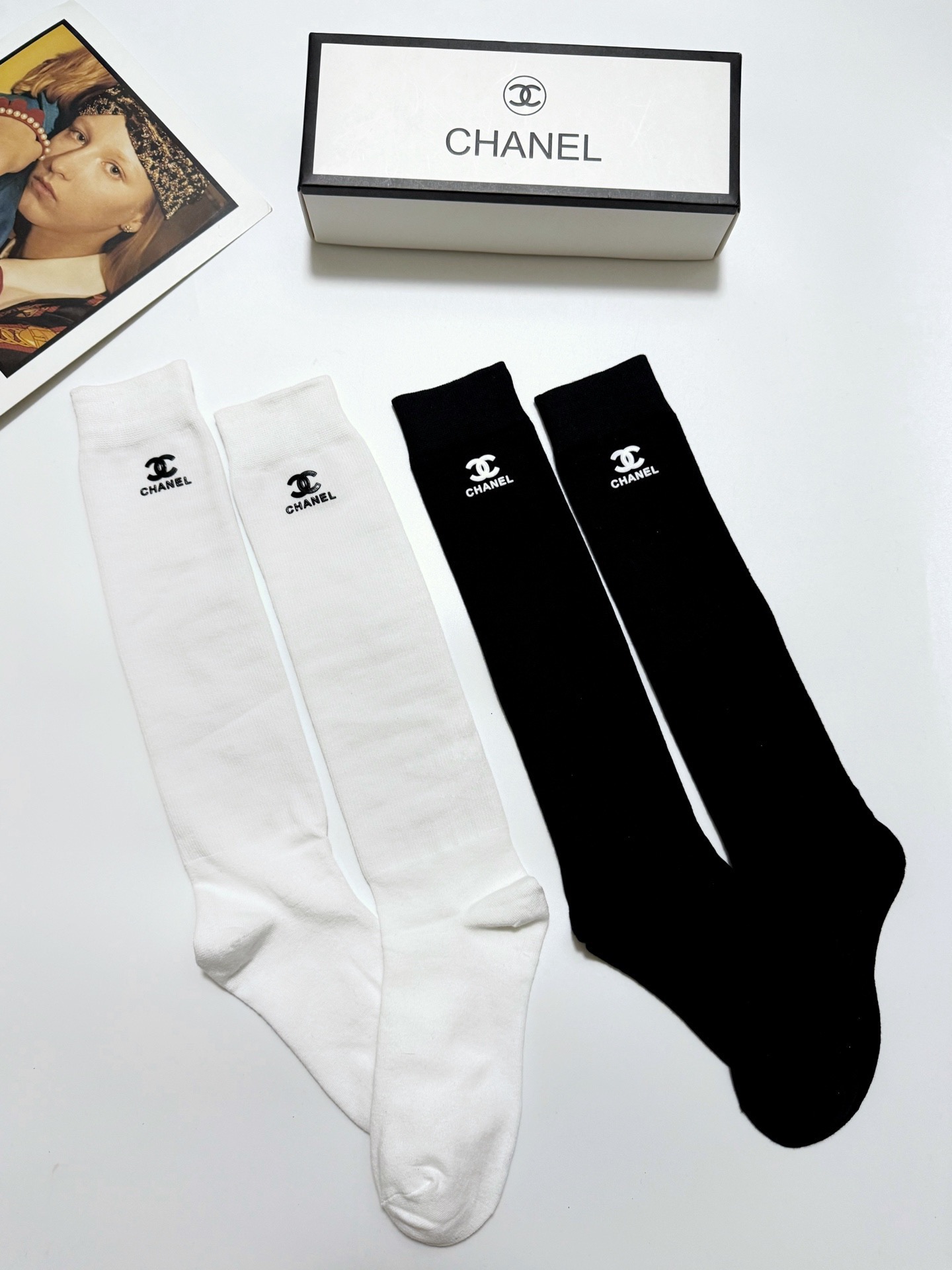 配包装🌟【一盒一双】🌟Chanel 香奈儿 经典双C字母logo纯棉长筒袜 小腿袜🌟ins爆款！专柜在售
