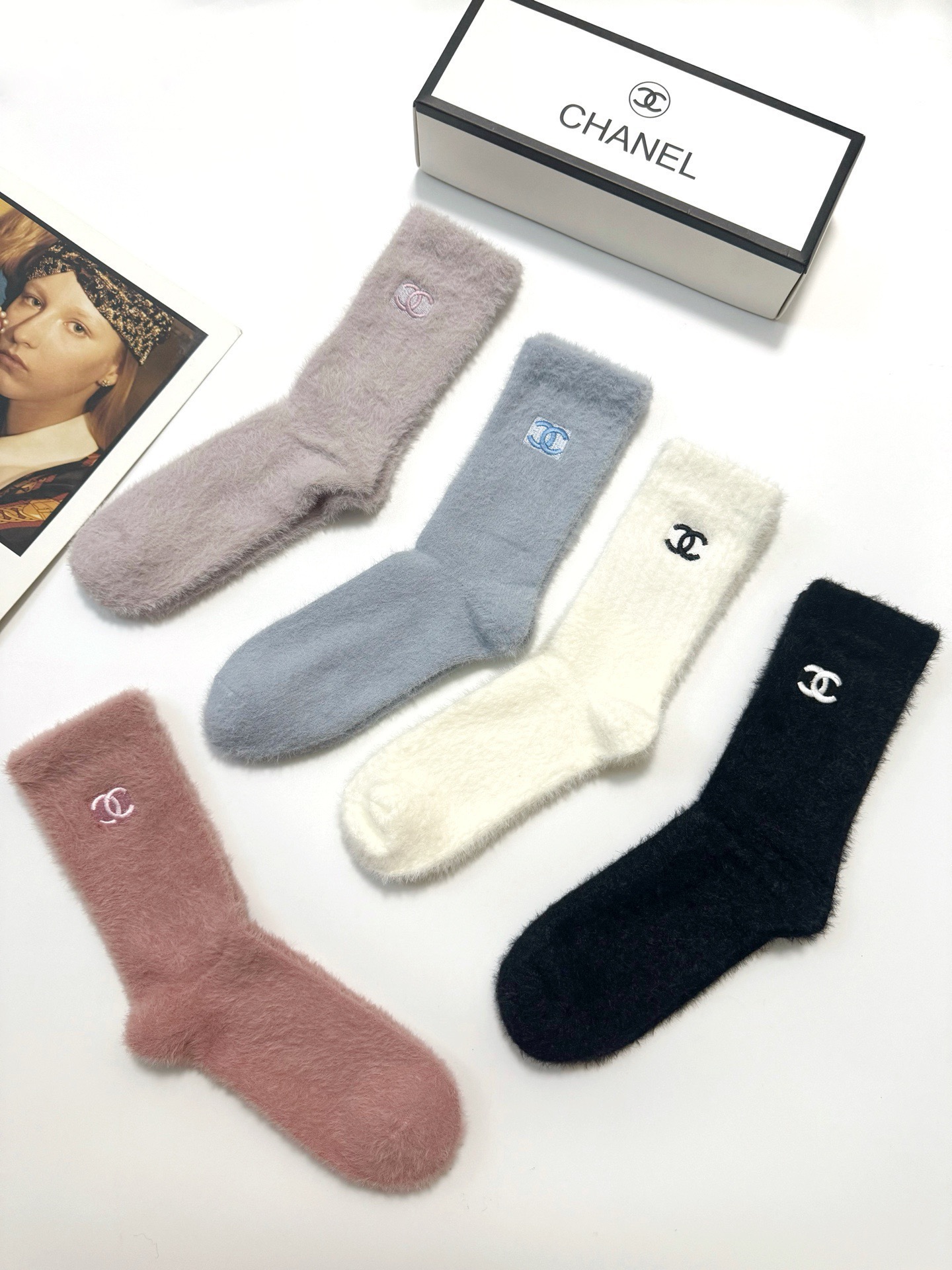 配包装🌟【一盒5 双】🌟Chanel香奈儿 欧美大牌 经典字母 logo 水貂绒短筒袜 ！超级软糯亲肤！