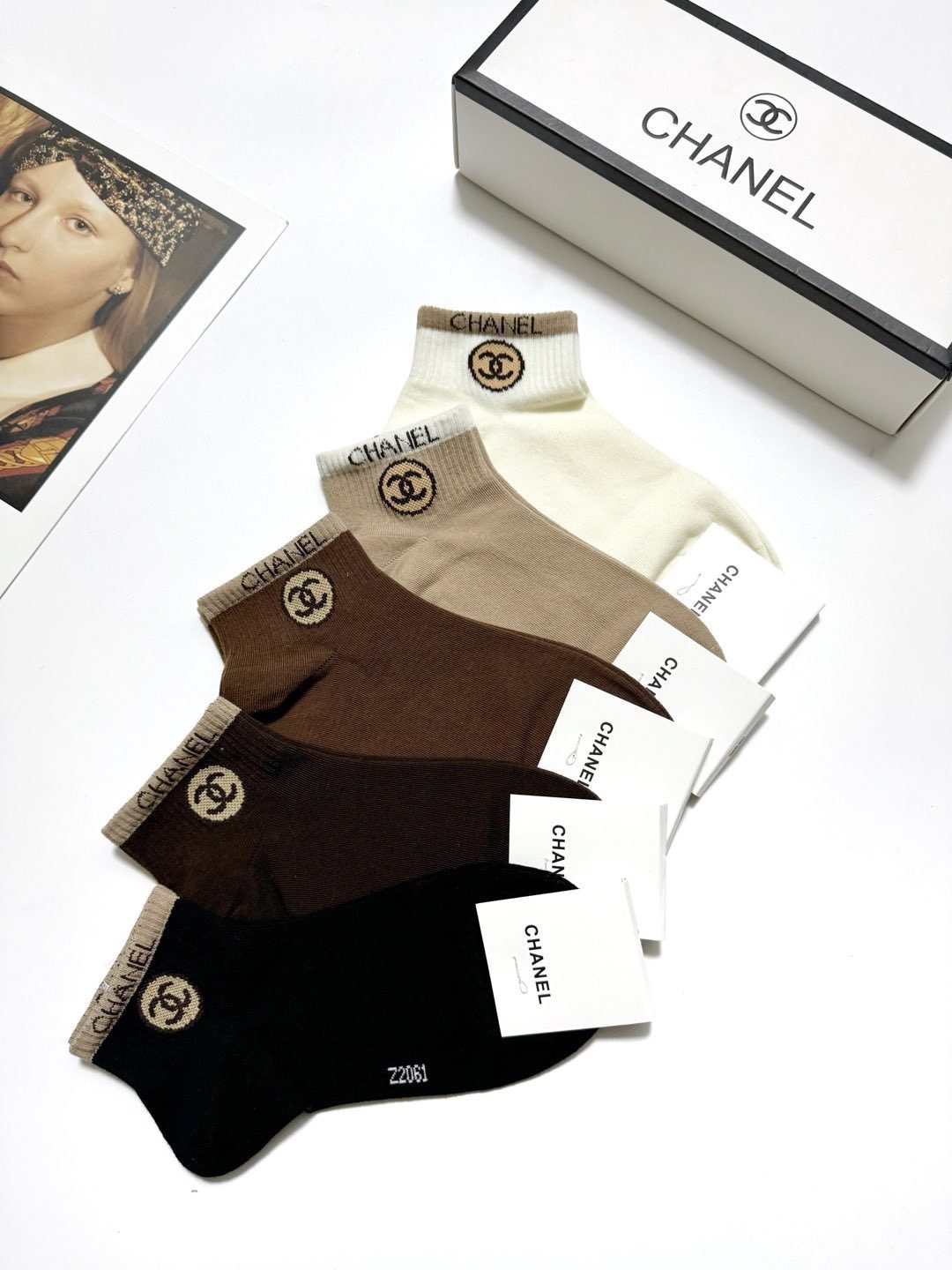 配包装🌟【一盒5 双】 🌟Chanel 香奈儿 经典字母logo 纯棉短袜 ，ins超火爆短袜，纯棉面料