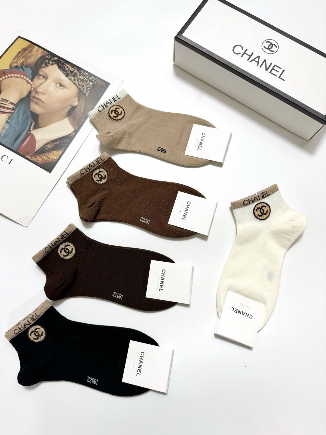 配包装🌟【一盒5 双】 🌟Chanel 香奈儿 经典字母logo 纯棉短袜 ，ins超火爆短袜，纯棉面料