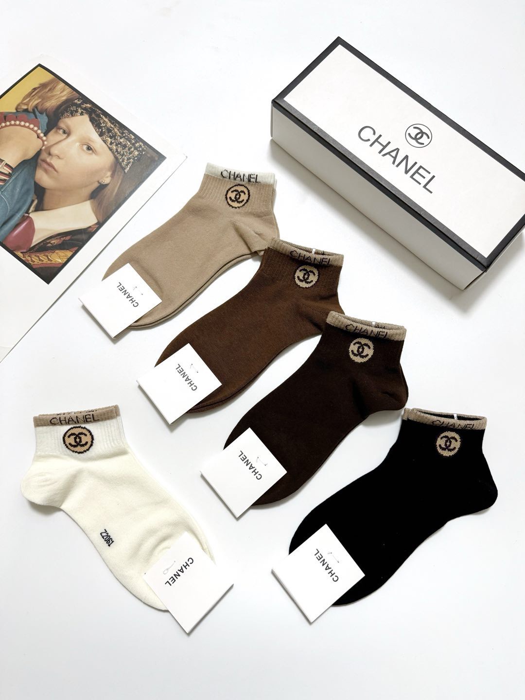 配包装🌟【一盒5 双】 🌟Chanel 香奈儿 经典字母logo 纯棉短袜 ，ins超火爆短袜，纯棉面料