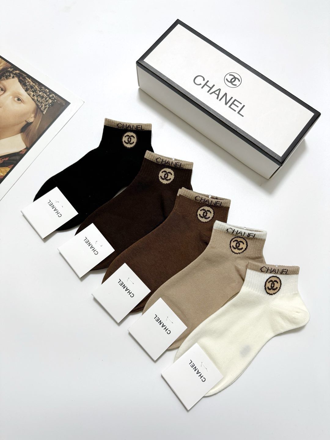 配包装🌟【一盒5 双】 🌟Chanel 香奈儿 经典字母logo 纯棉短袜 ，ins超火爆短袜，纯棉面料