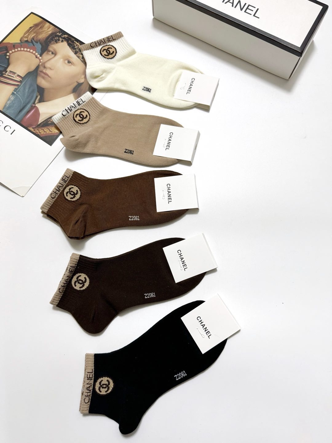 配包装🌟【一盒5 双】 🌟Chanel 香奈儿 经典字母logo 纯棉短袜 ，ins超火爆短袜，纯棉面料