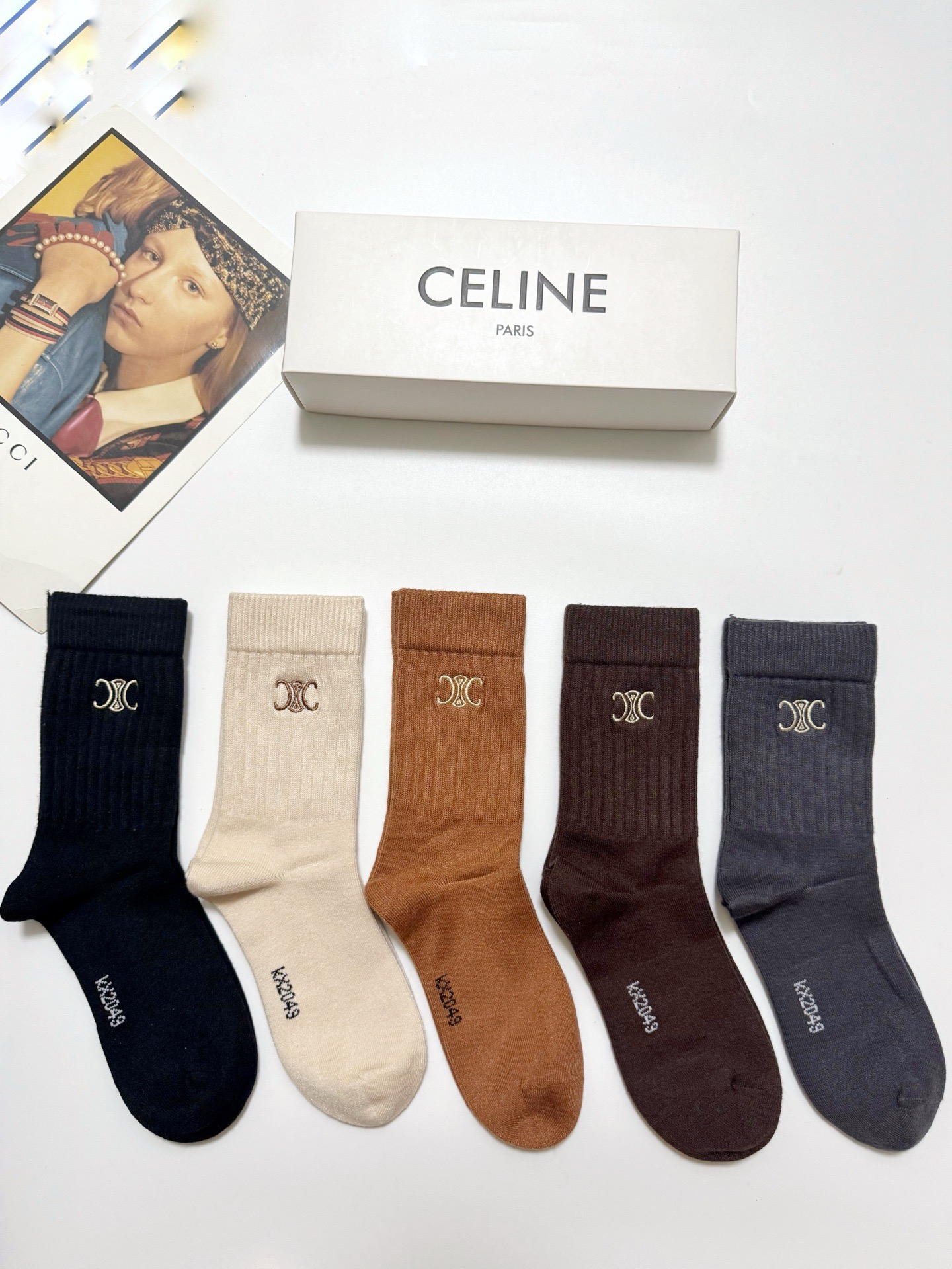 配包装🌟【一盒5 双】 🌟Celine 赛琳 经典刺绣字母logo 羊绒混纺中筒袜 ，软糯亲肤，ins超