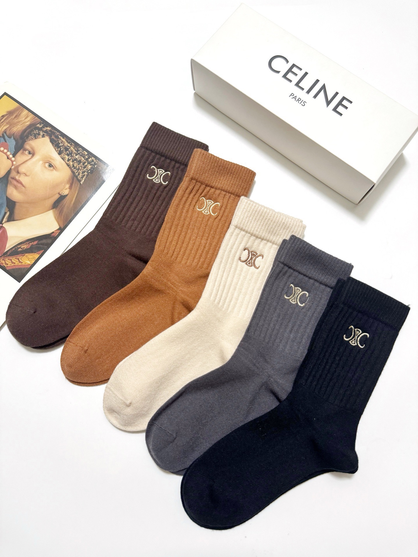 配包装🌟【一盒5 双】 🌟Celine 赛琳 经典刺绣字母logo 羊绒混纺中筒袜 ，软糯亲肤，ins超