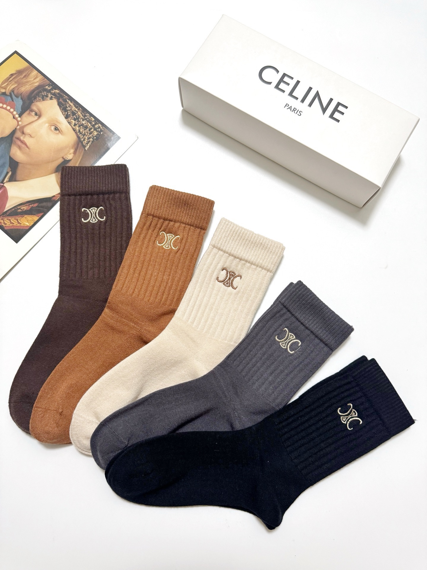 配包装🌟【一盒5 双】 🌟Celine 赛琳 经典刺绣字母logo 羊绒混纺中筒袜 ，软糯亲肤，ins超