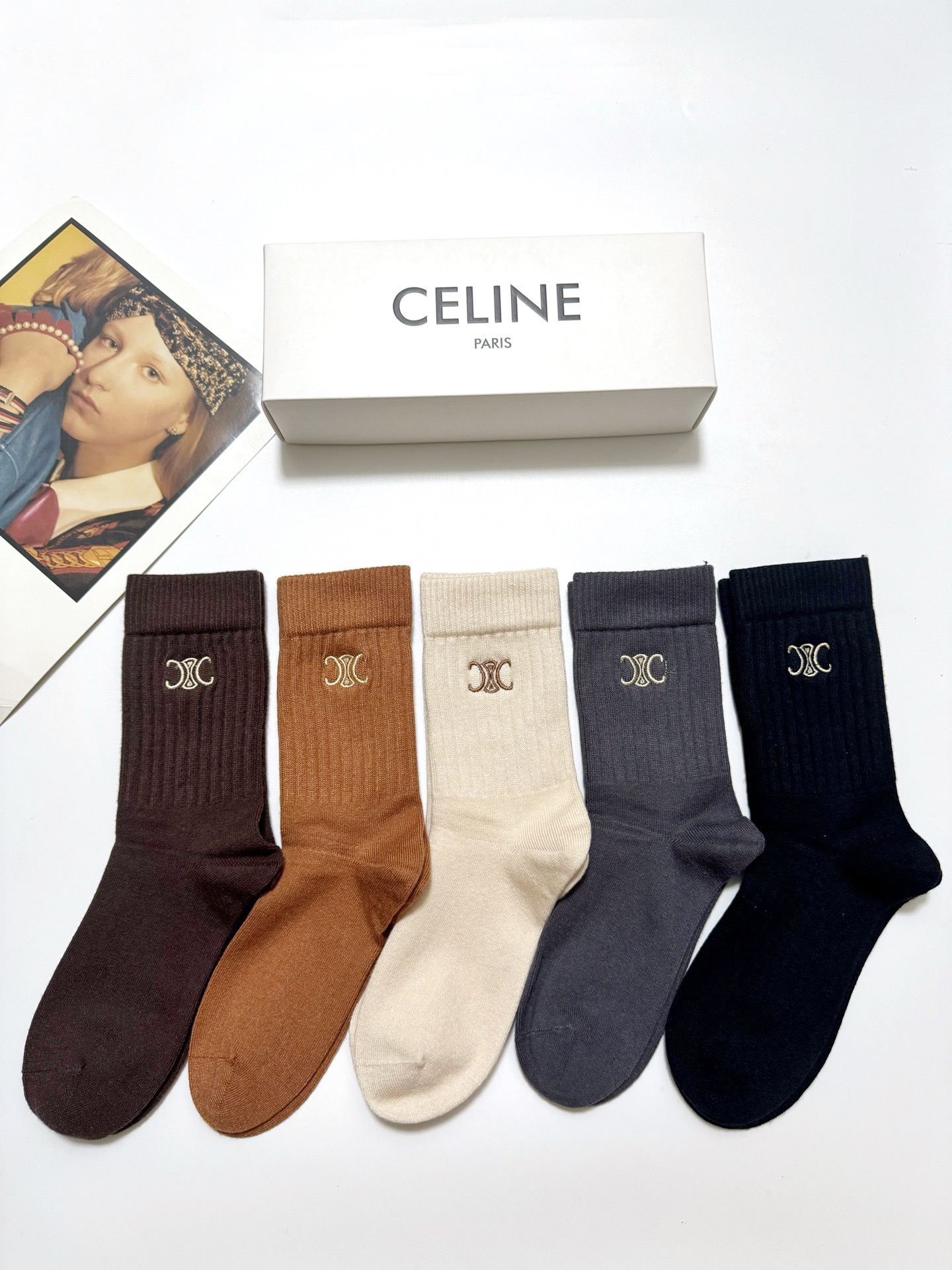 配包装🌟【一盒5 双】 🌟Celine 赛琳 经典刺绣字母logo 羊绒混纺中筒袜 ，软糯亲肤，ins超