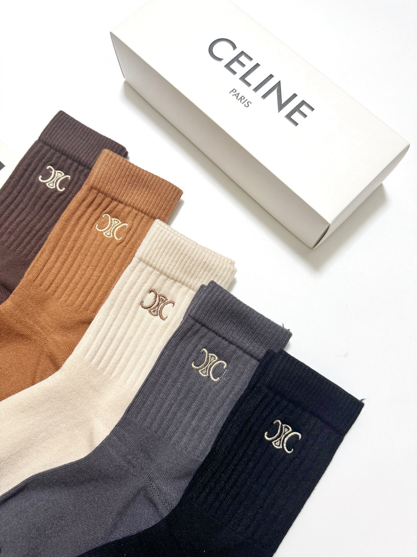 配包装🌟【一盒5 双】 🌟Celine 赛琳 经典刺绣字母logo 羊绒混纺中筒袜 ，软糯亲肤，ins超