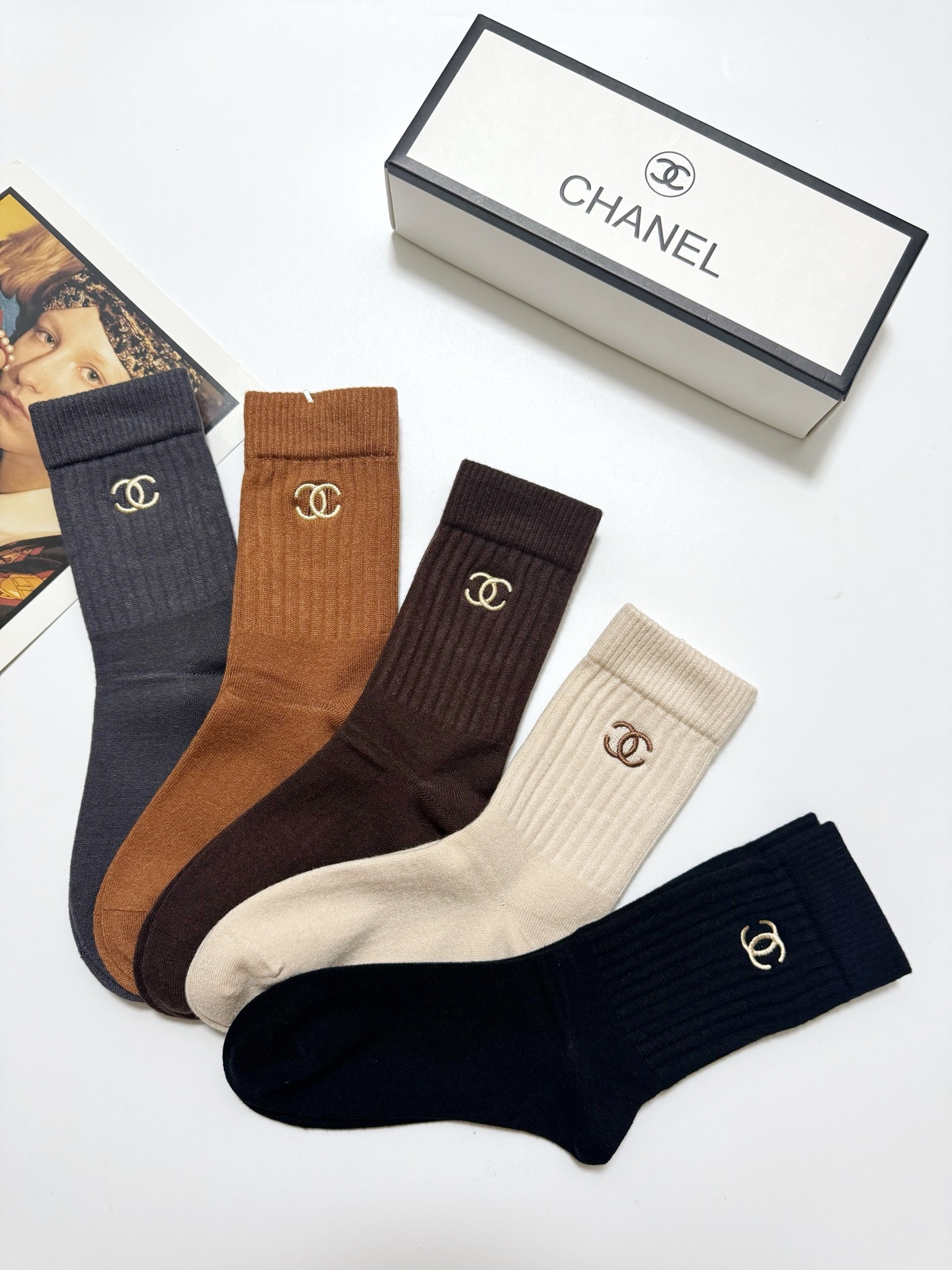 配包装🌟【一盒5 双】 🌟Chanel 香奈儿 经典刺绣字母logo 羊绒混纺中筒袜 ，软糯亲肤，ins