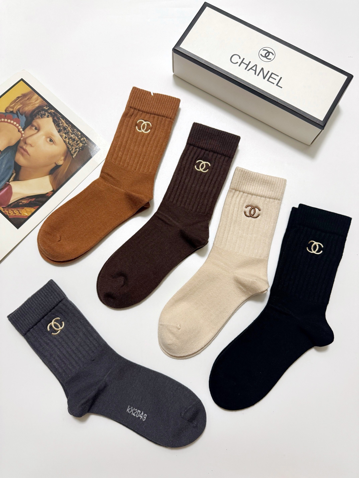 配包装🌟【一盒5 双】 🌟Chanel 香奈儿 经典刺绣字母logo 羊绒混纺中筒袜 ，软糯亲肤，ins