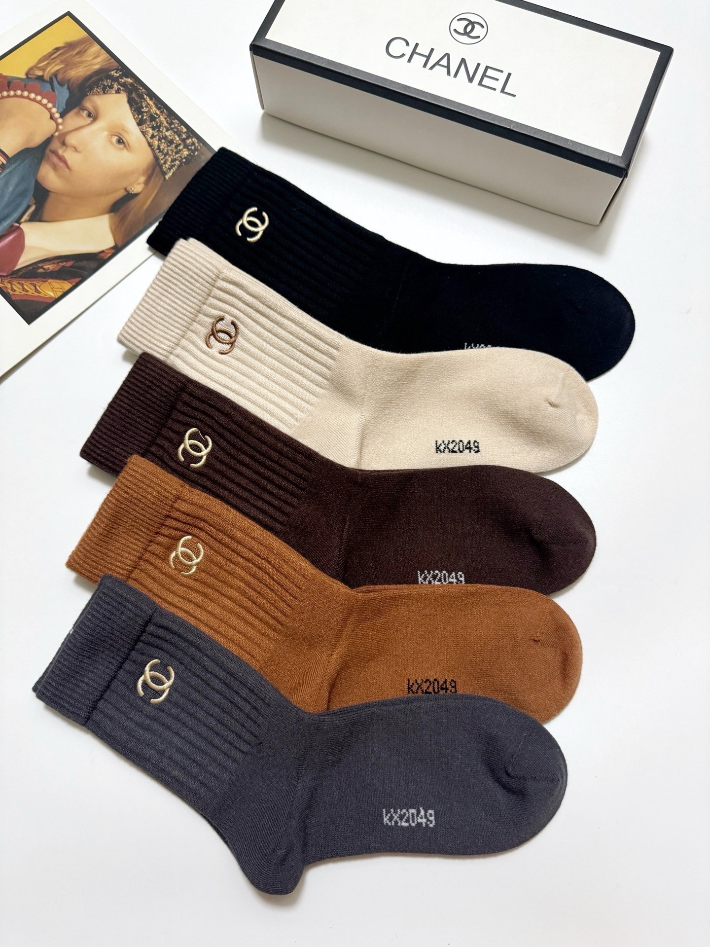 配包装🌟【一盒5 双】 🌟Chanel 香奈儿 经典刺绣字母logo 羊绒混纺中筒袜 ，软糯亲肤，ins