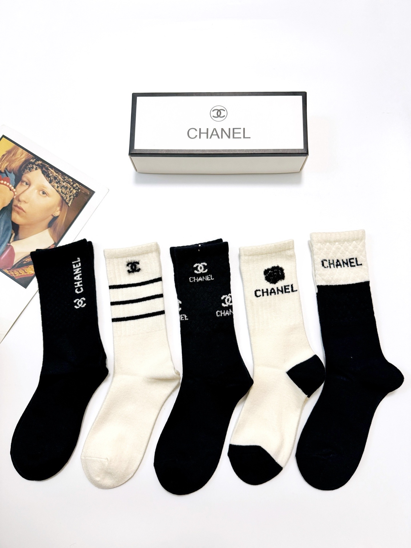 配包装🌟【一盒5 双】 🌟Chanel 香奈儿 经典字母logo 羊绒混纺 中筒袜 ，ins超火爆配色 