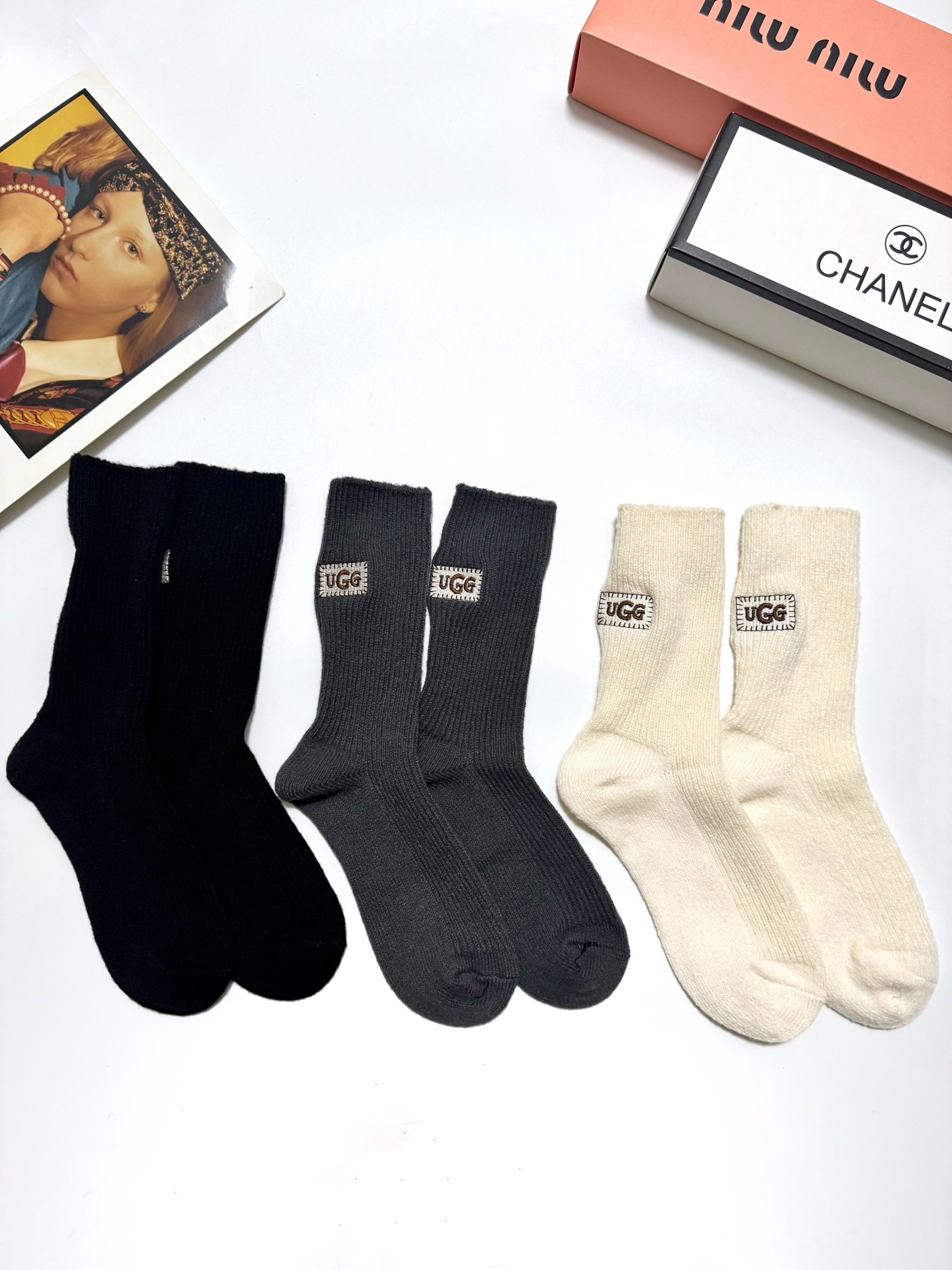 配包装🌟【一盒3双】🌟UGG 经典字母 logo刺绣羊毛 混纺中筒袜 ！超级软糯亲肤！🌟ins爆款！专柜