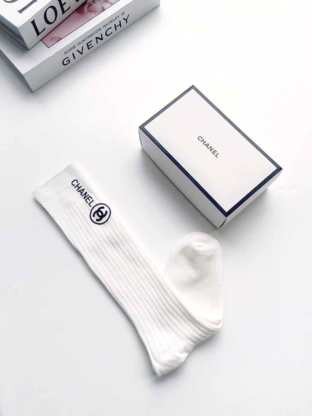 配包装🌟【一盒一双】🌟Chanel 香奈儿 经典双C字母logo纯棉长筒袜 小腿袜🌟ins爆款！专柜在售