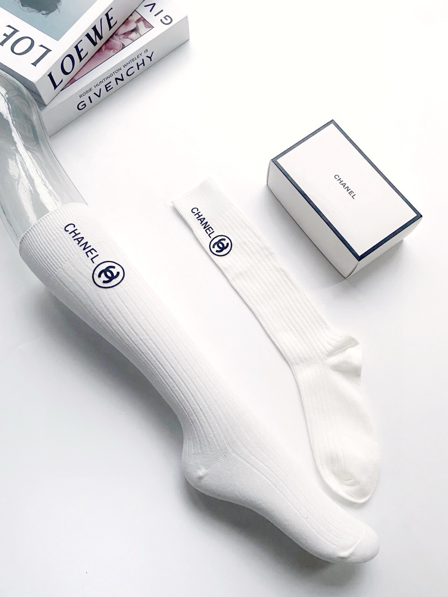 配包装🌟【一盒一双】🌟Chanel 香奈儿 经典双C字母logo纯棉长筒袜 小腿袜🌟ins爆款！专柜在售
