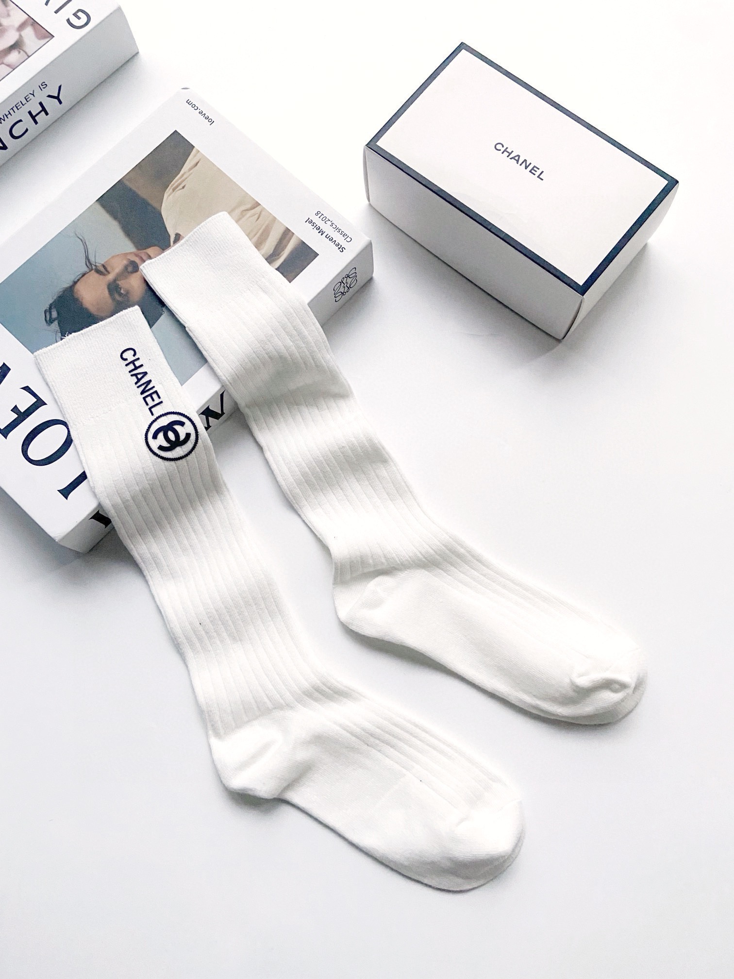 配包装🌟【一盒一双】🌟Chanel 香奈儿 经典双C字母logo纯棉长筒袜 小腿袜🌟ins爆款！专柜在售