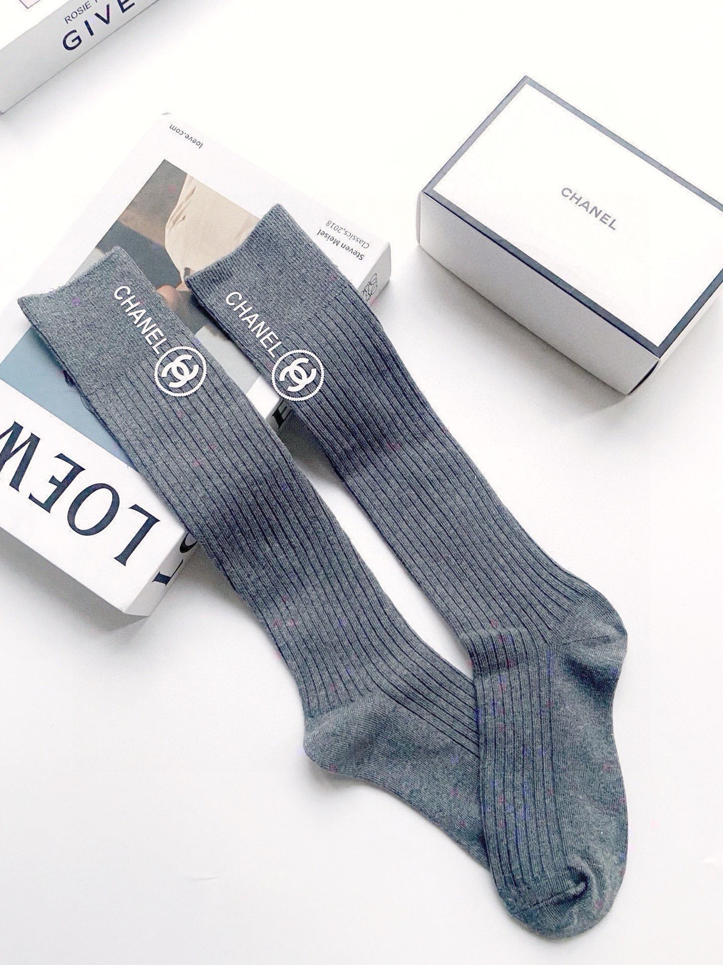 配包装🌟【一盒一双】🌟Chanel 香奈儿 经典双C字母logo纯棉长筒袜 小腿袜🌟ins爆款！专柜在售
