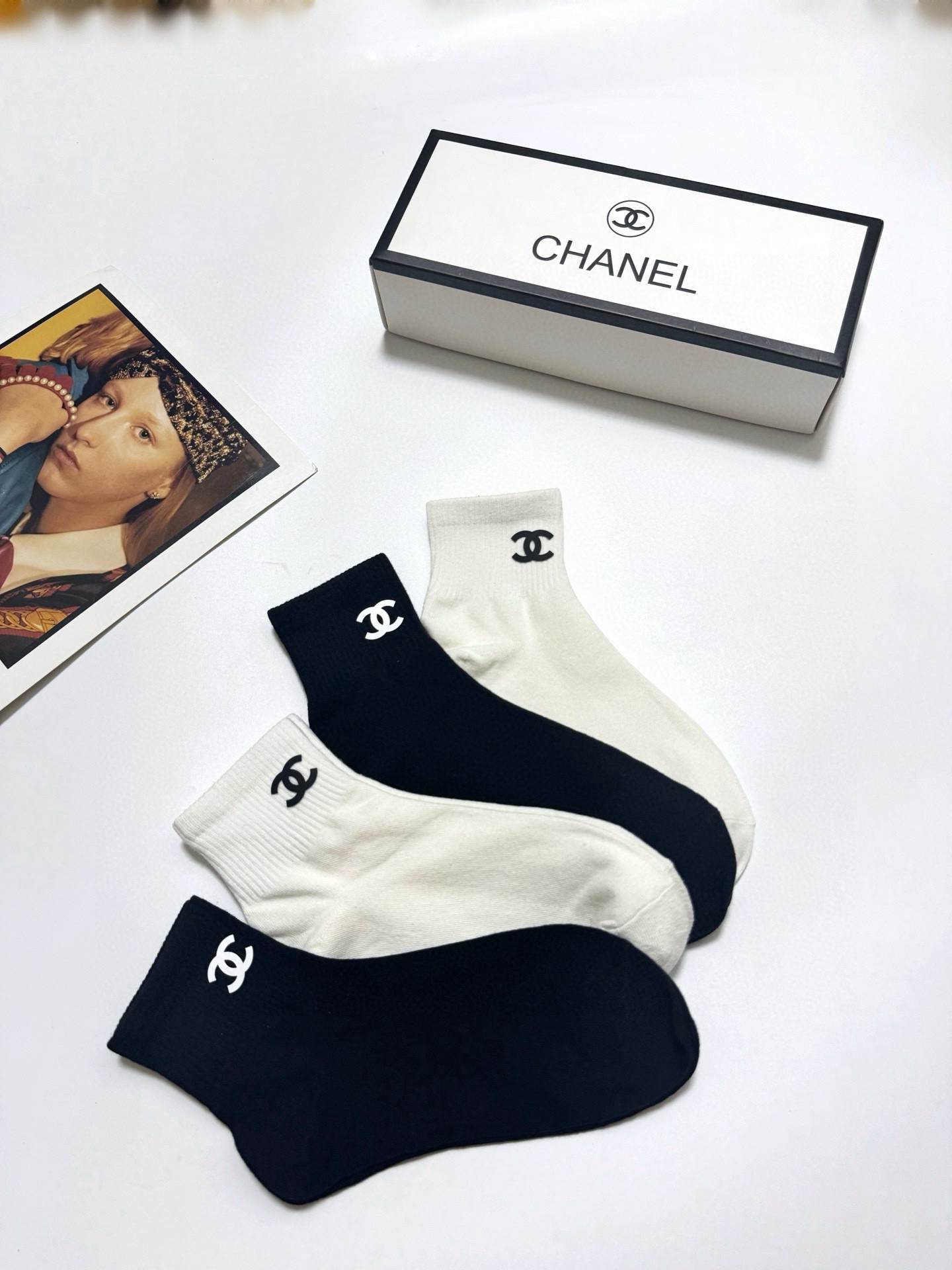 配包装🌟【一盒4双】🌟Chanel 香奈儿 经典字母logo 纯棉短筒袜 经典纯色短袜🌟ins爆款！专柜