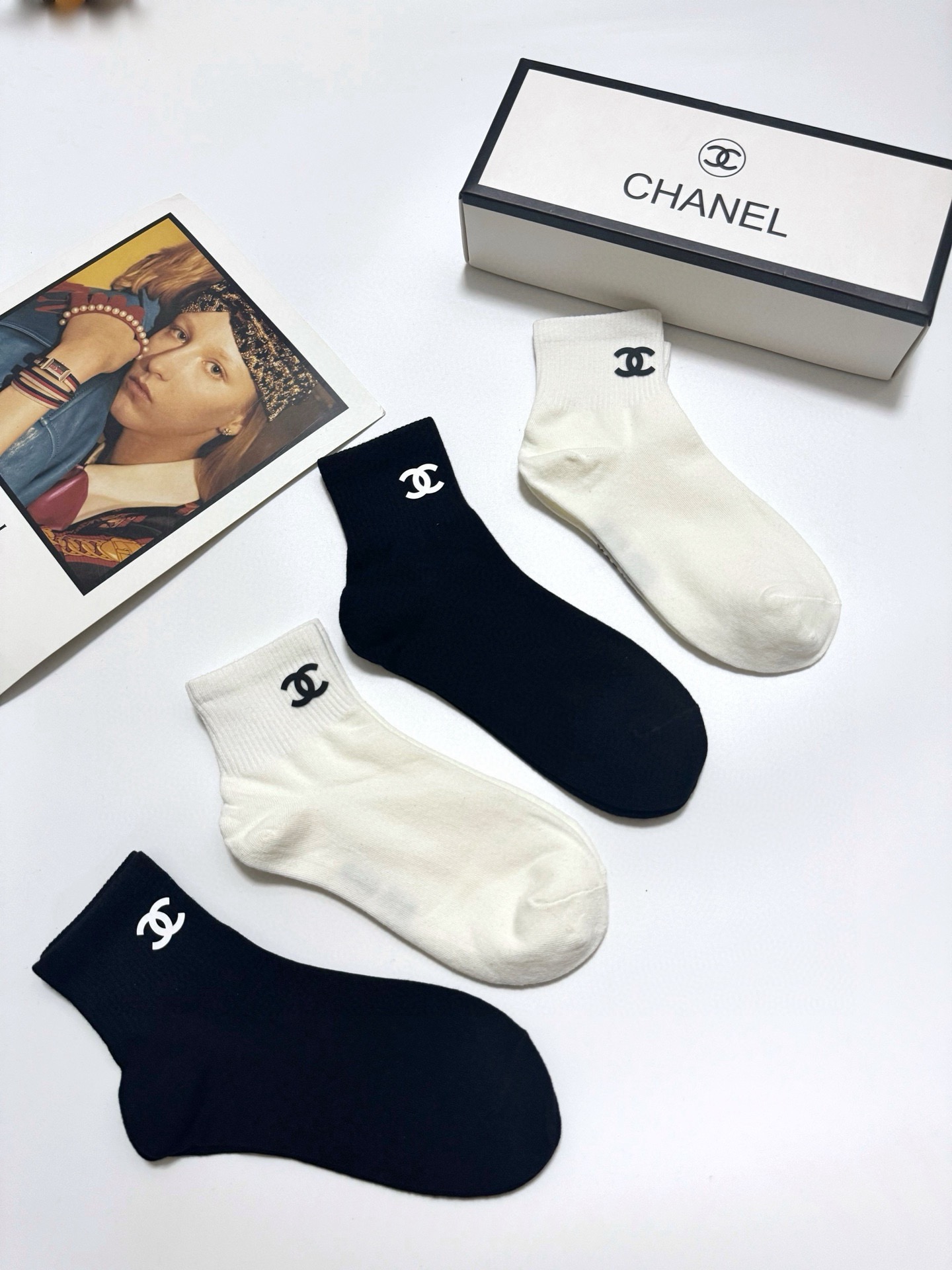 配包装🌟【一盒4双】🌟Chanel 香奈儿 经典字母logo 纯棉短筒袜 经典纯色短袜🌟ins爆款！专柜