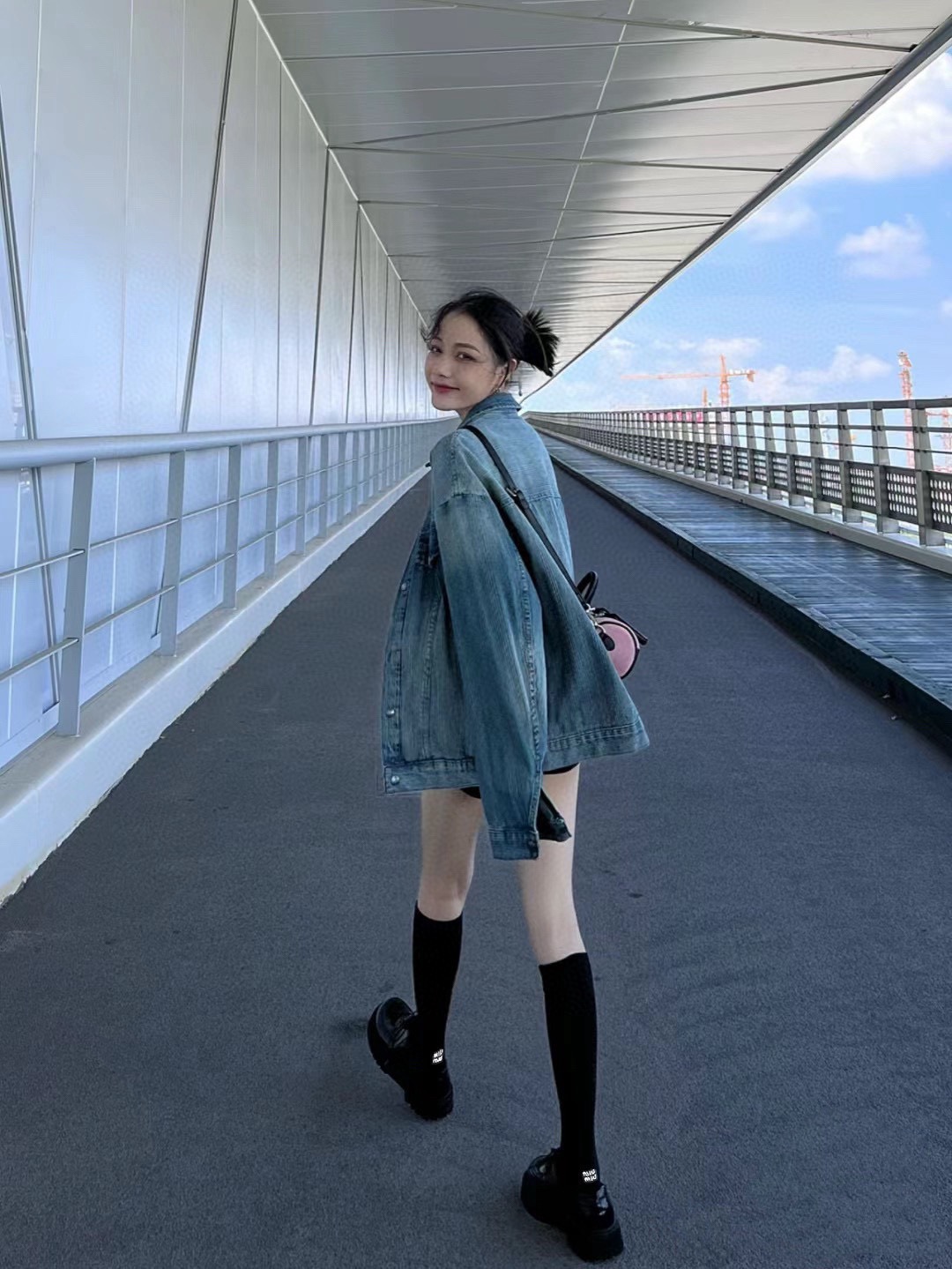 配包装🌟【一盒一 双】 🌟缪缪 miumiu 经典字母logo纯棉袜 小腿堆堆袜，ins超火爆红人同款，