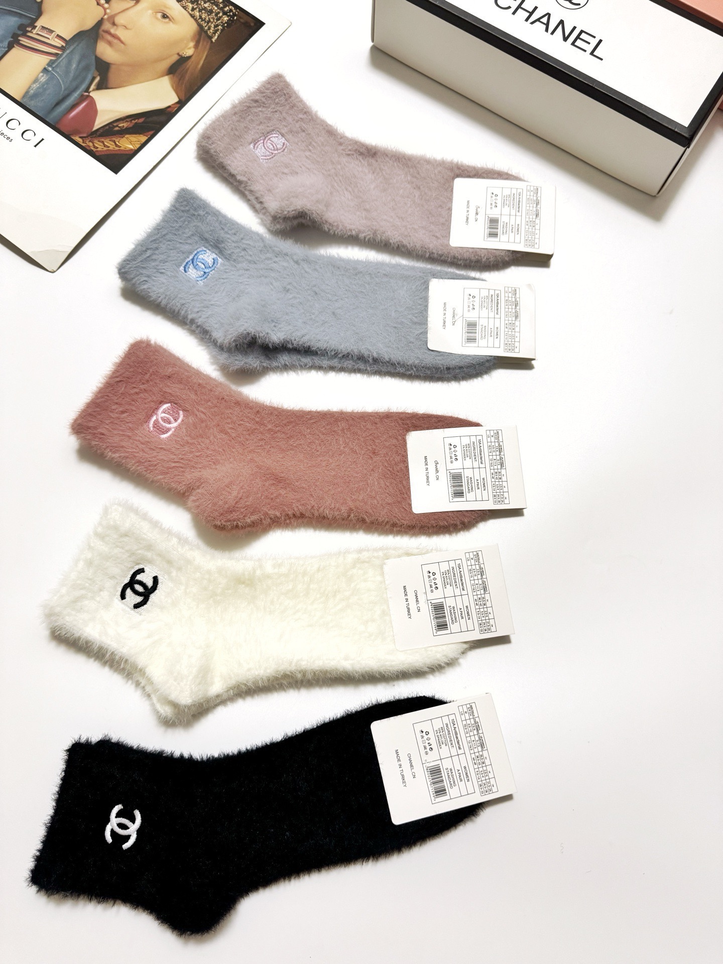 配包装🌟【一盒5 双】🌟Chanel香奈儿 欧美大牌 经典字母 logo 水貂绒短筒袜 ！超级软糯亲肤！