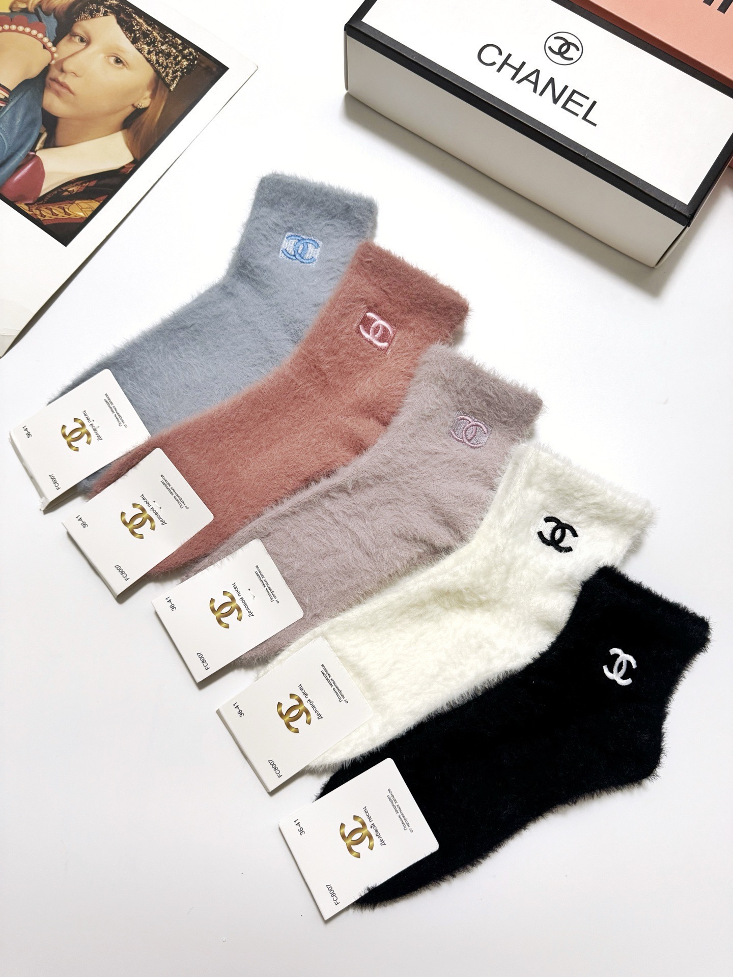 配包装🌟【一盒5 双】🌟Chanel香奈儿 欧美大牌 经典字母 logo 水貂绒短筒袜 ！超级软糯亲肤！