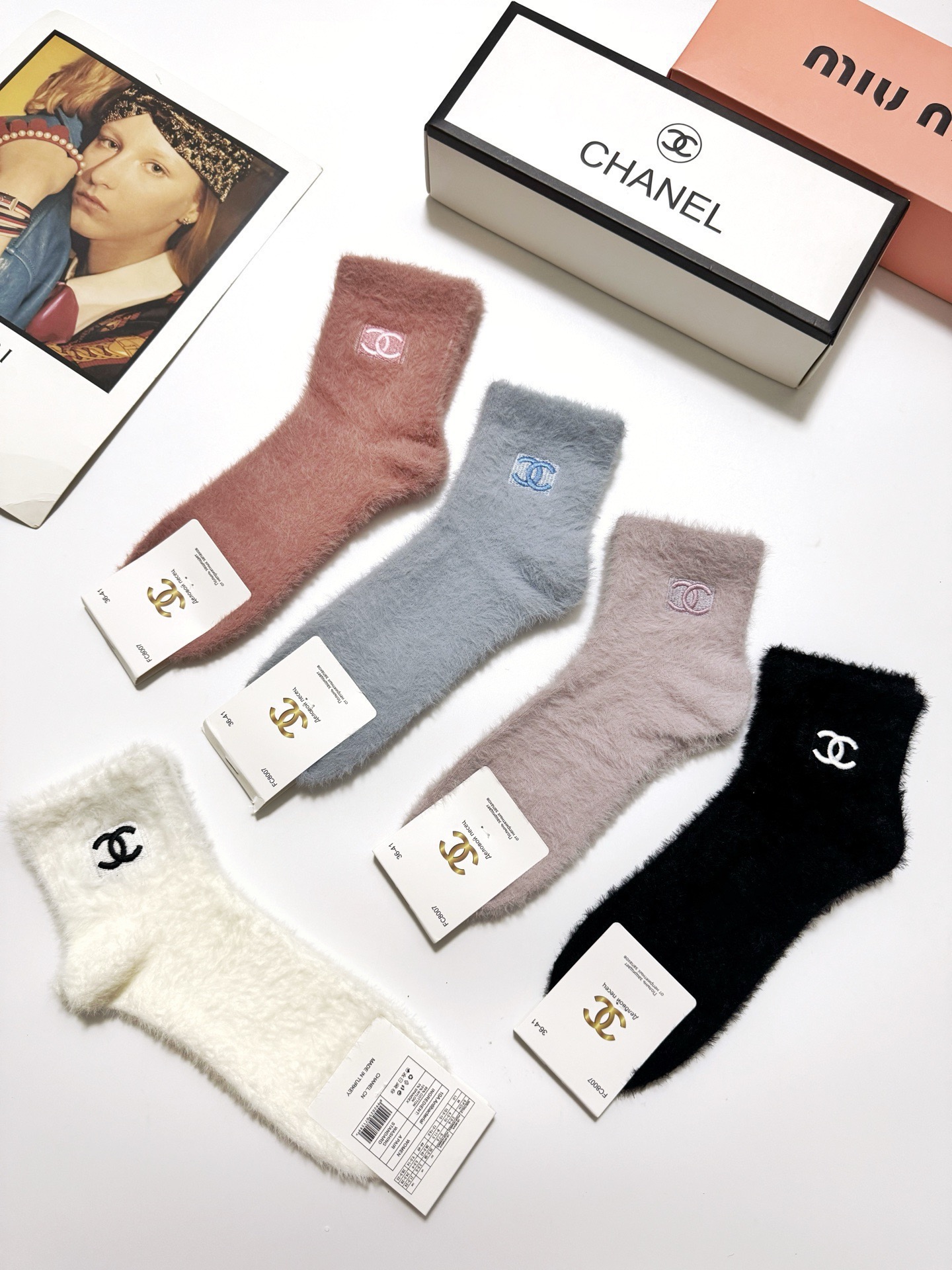 配包装🌟【一盒5 双】🌟Chanel香奈儿 欧美大牌 经典字母 logo 水貂绒短筒袜 ！超级软糯亲肤！