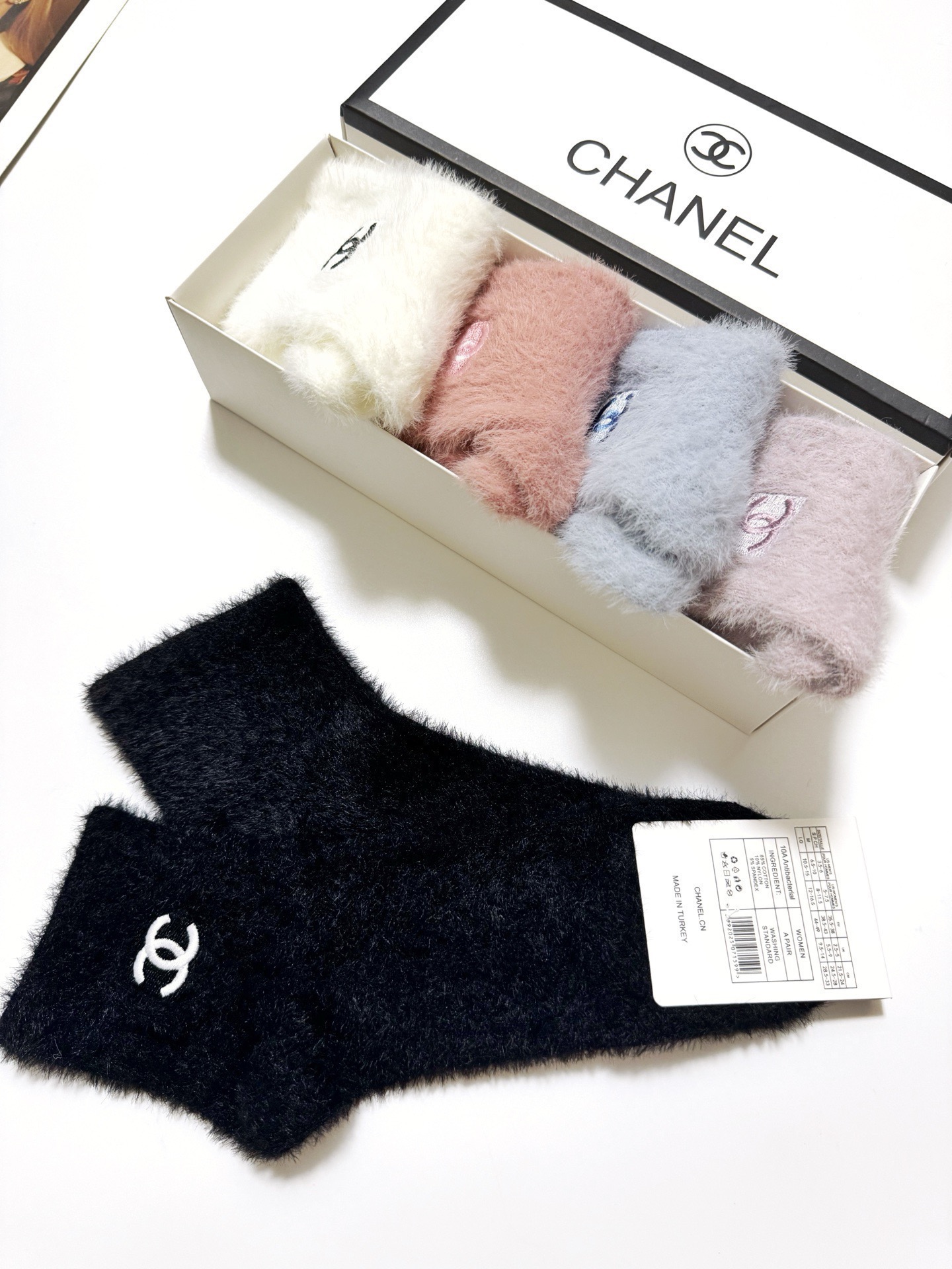 配包装🌟【一盒5 双】🌟Chanel香奈儿 欧美大牌 经典字母 logo 水貂绒短筒袜 ！超级软糯亲肤！