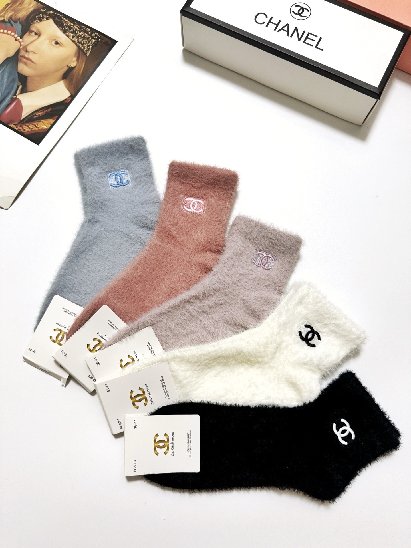 配包装🌟【一盒5 双】🌟Chanel香奈儿 欧美大牌 经典字母 logo 水貂绒短筒袜 ！超级软糯亲肤！