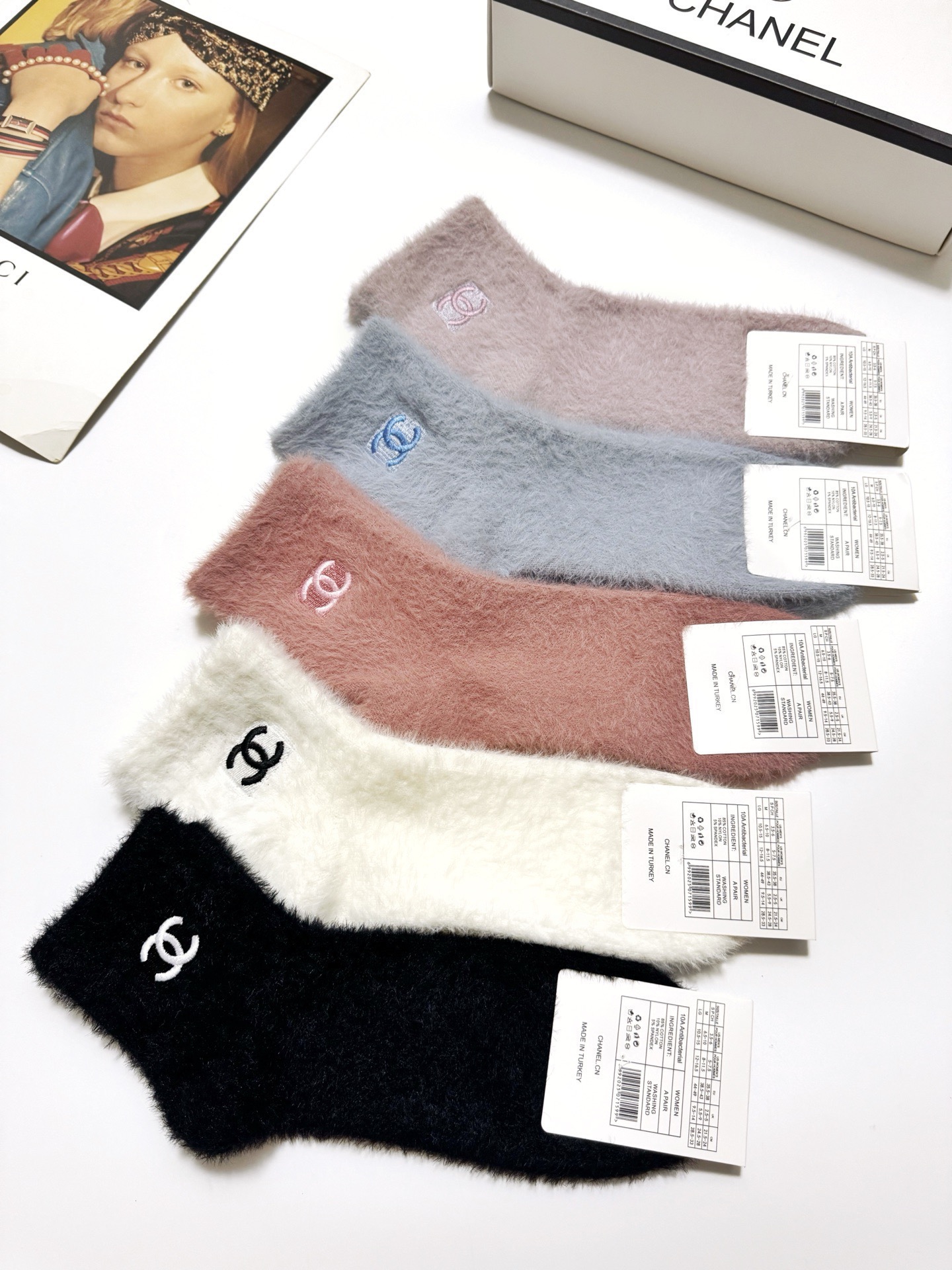 配包装🌟【一盒5 双】🌟Chanel香奈儿 欧美大牌 经典字母 logo 水貂绒短筒袜 ！超级软糯亲肤！