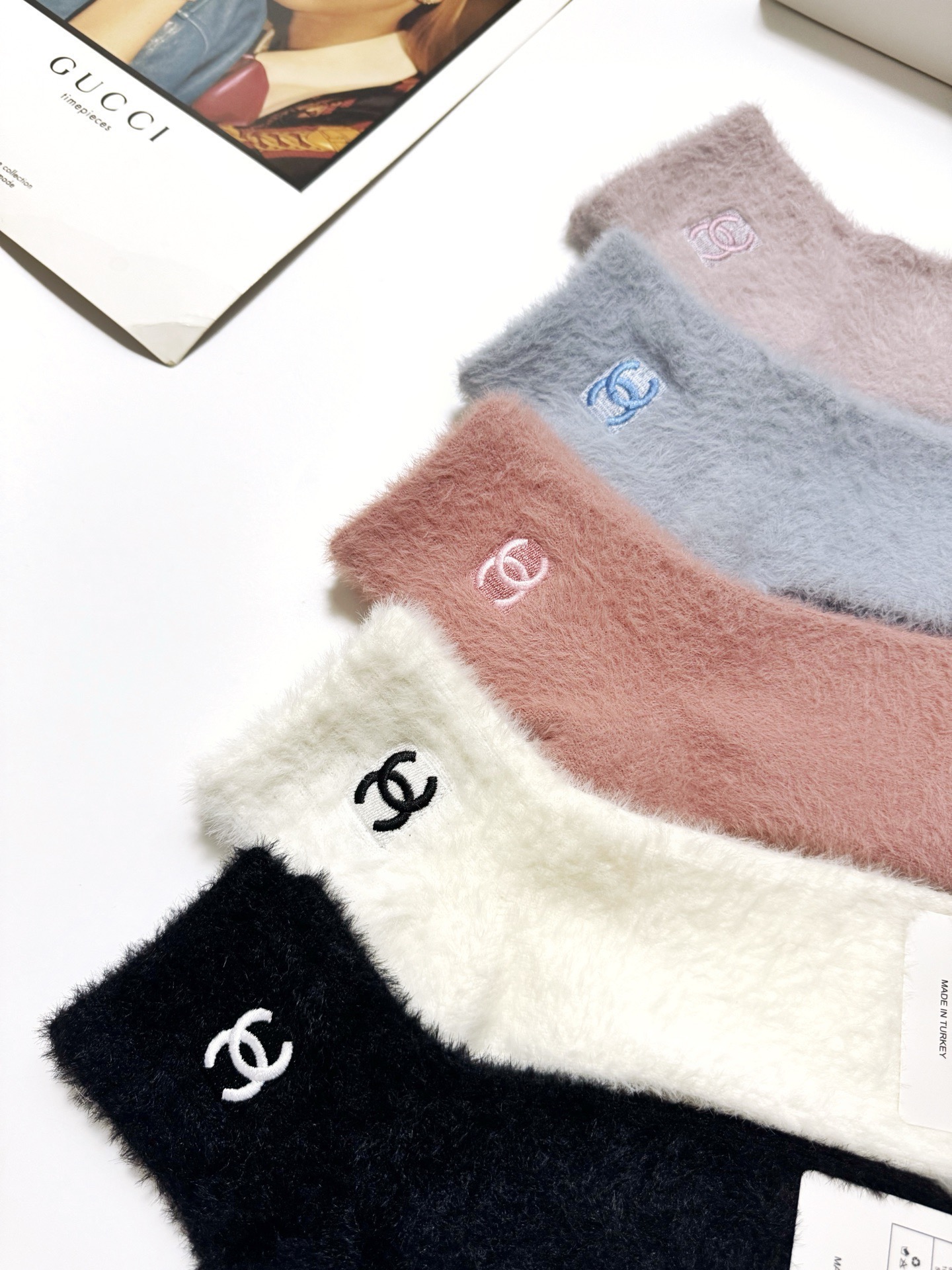 配包装🌟【一盒5 双】🌟Chanel香奈儿 欧美大牌 经典字母 logo 水貂绒短筒袜 ！超级软糯亲肤！