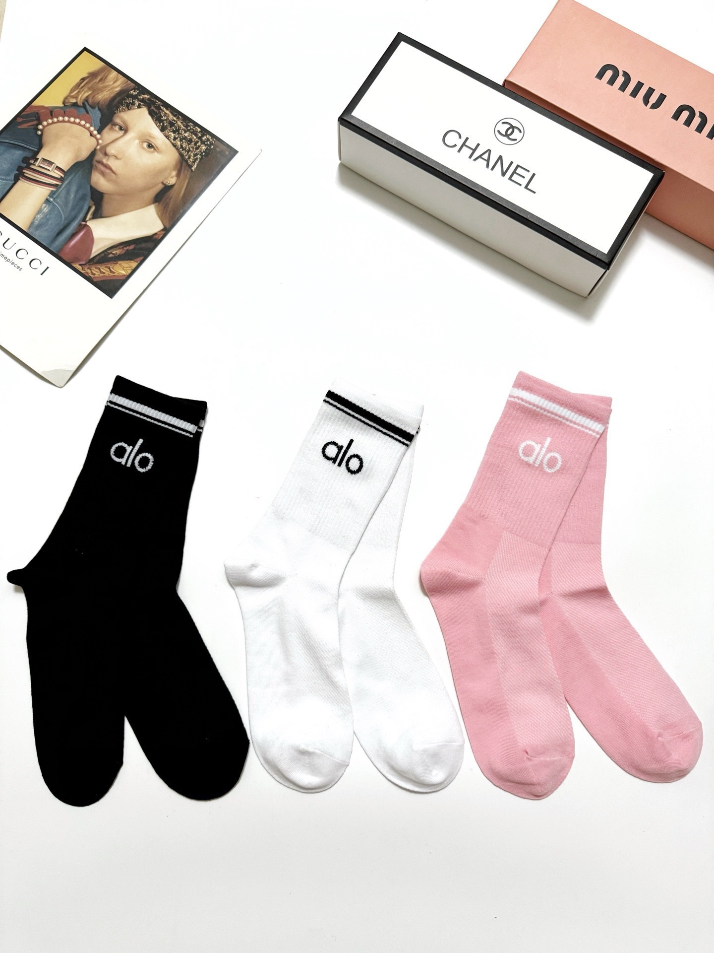 配包装🌟【一盒3双】 🌟 alo 经典字母logo 纯棉中筒袜 ，ins超火爆小腿短袜，纯棉面料，潮人必
