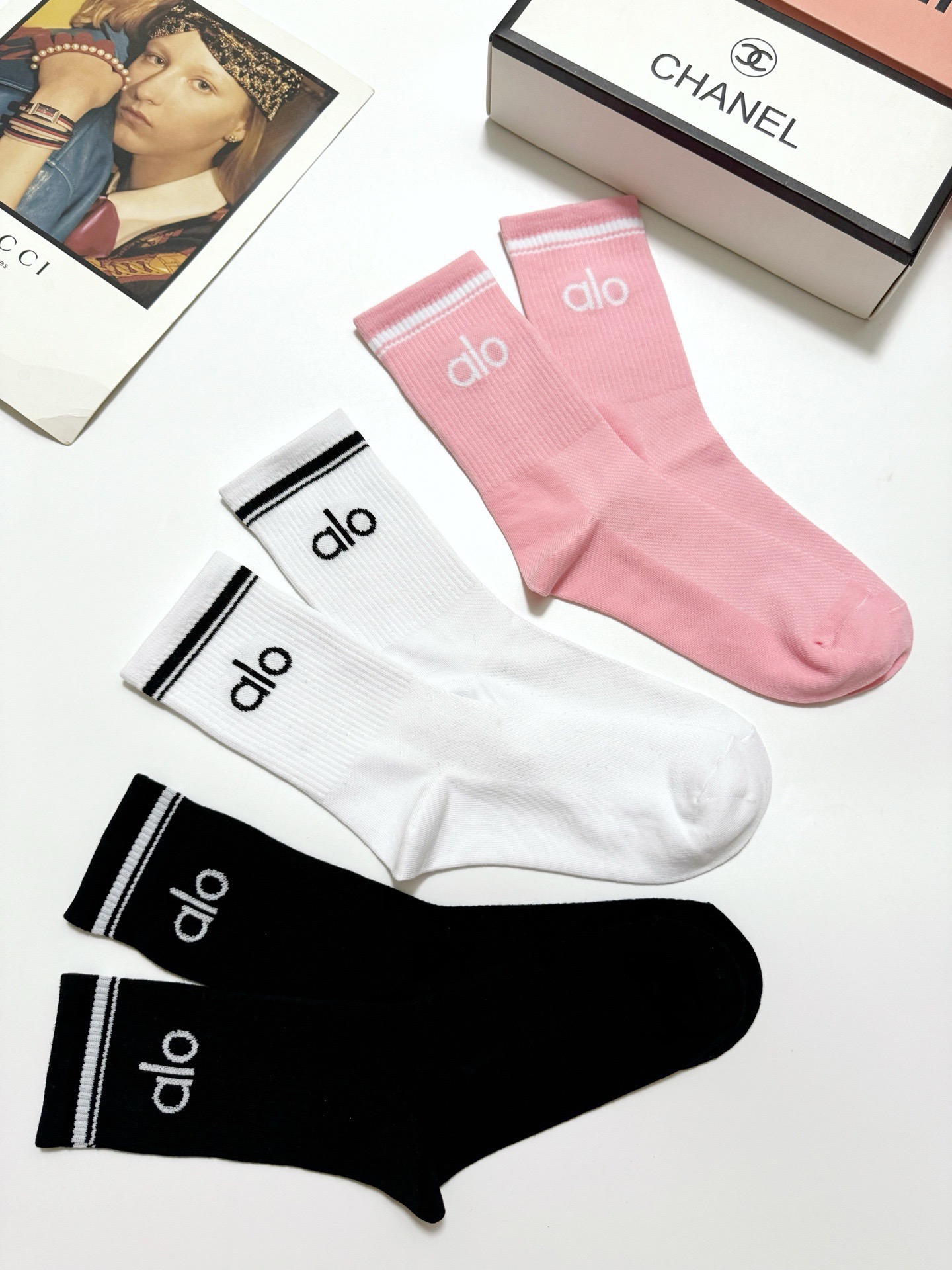 配包装🌟【一盒3双】 🌟 alo 经典字母logo 纯棉中筒袜 ，ins超火爆小腿短袜，纯棉面料，潮人必