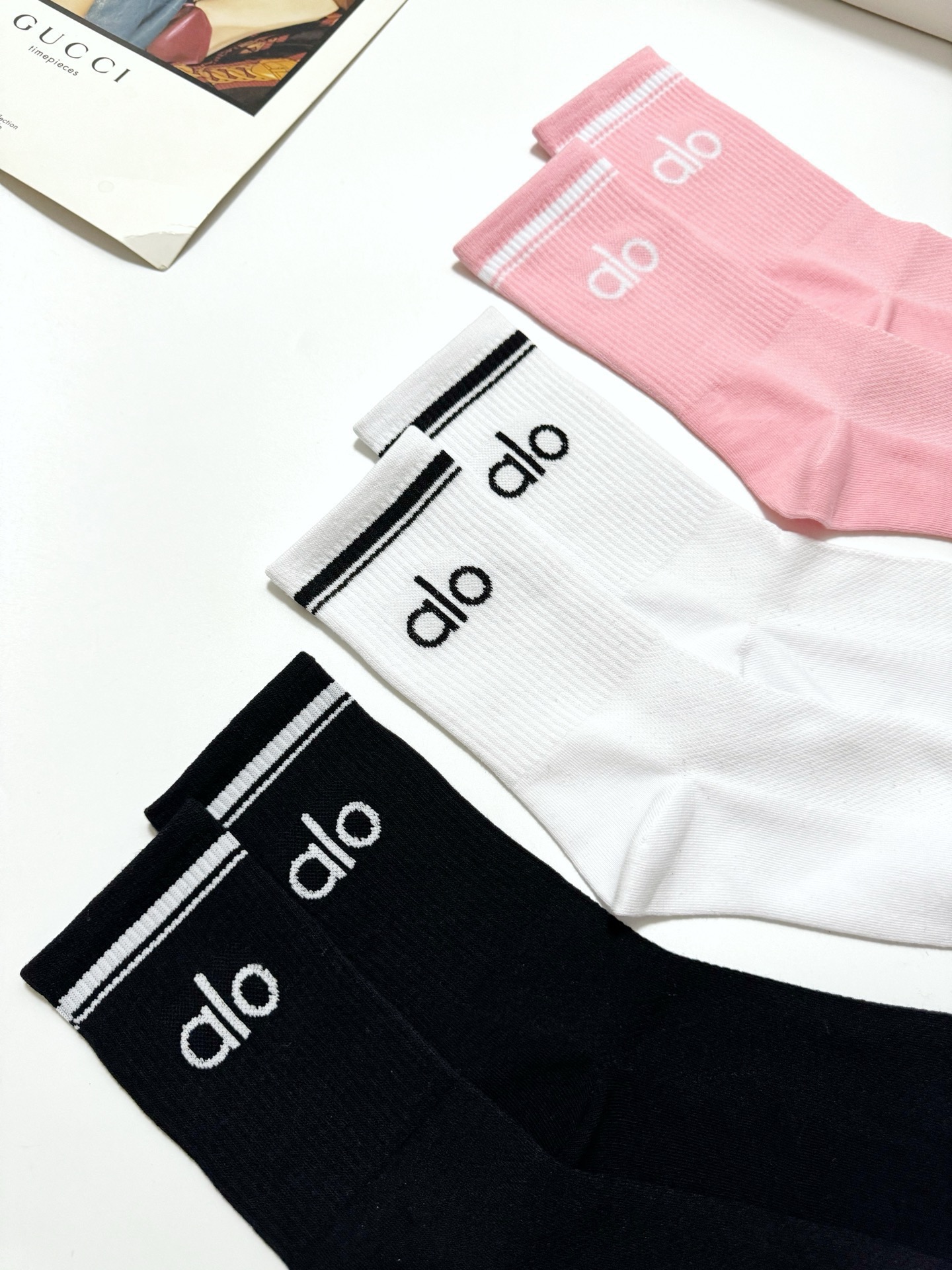 配包装🌟【一盒3双】 🌟 alo 经典字母logo 纯棉中筒袜 ，ins超火爆小腿短袜，纯棉面料，潮人必