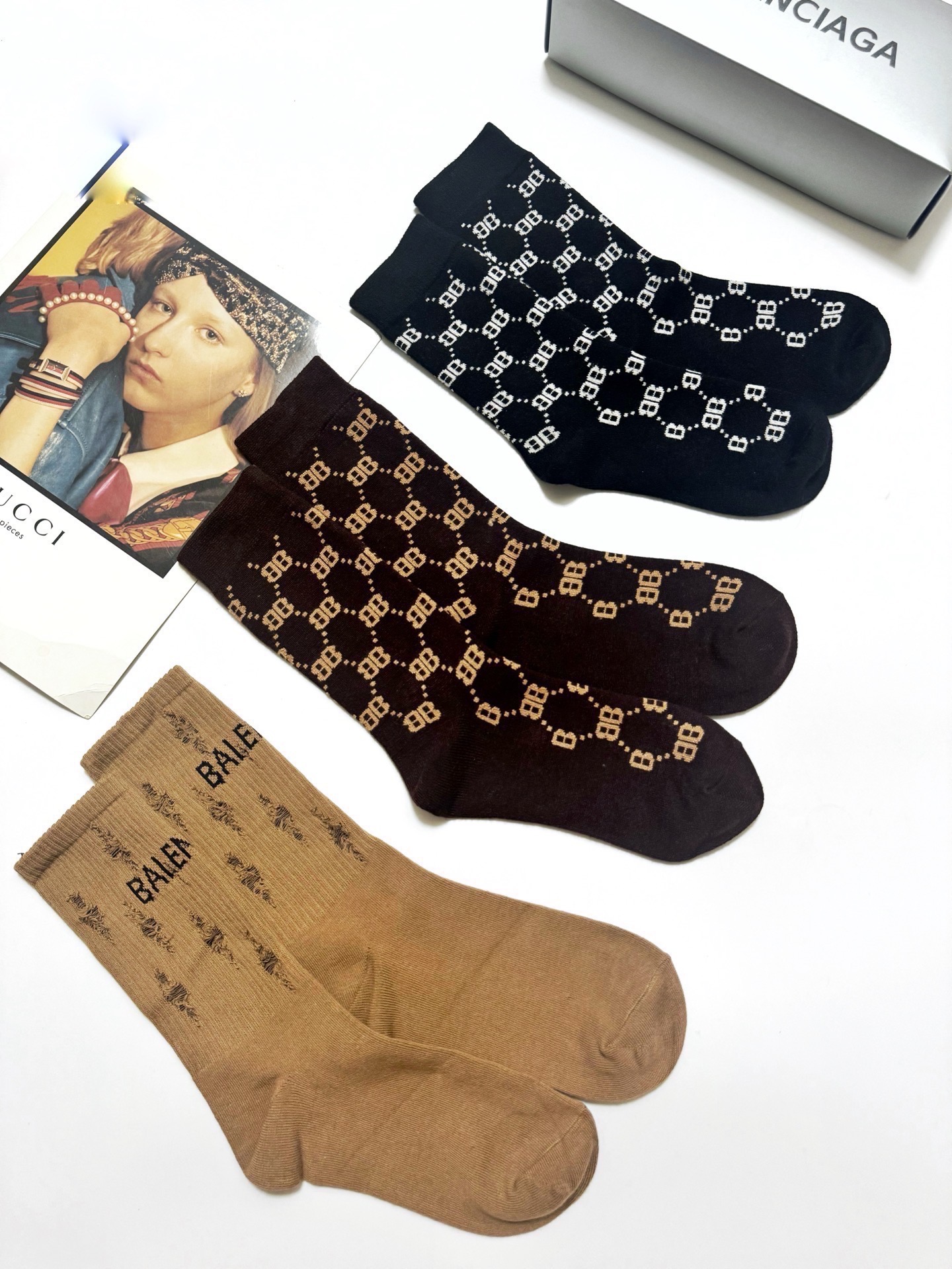 配包装🌟【一盒3双】🌟巴黎世家 balenciaga 经典字母logo 纯棉/羊绒混纺 中筒袜 🌟ins