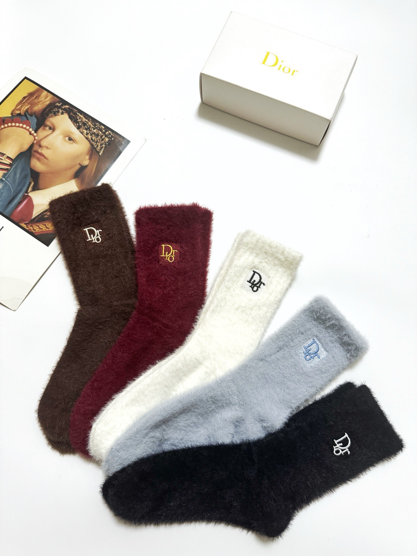 配包装🌟【一盒5 双】🌟Dior 迪奥 欧美大牌 经典字母 logo 水貂绒中筒袜 ！超级软糯亲肤！🌟i