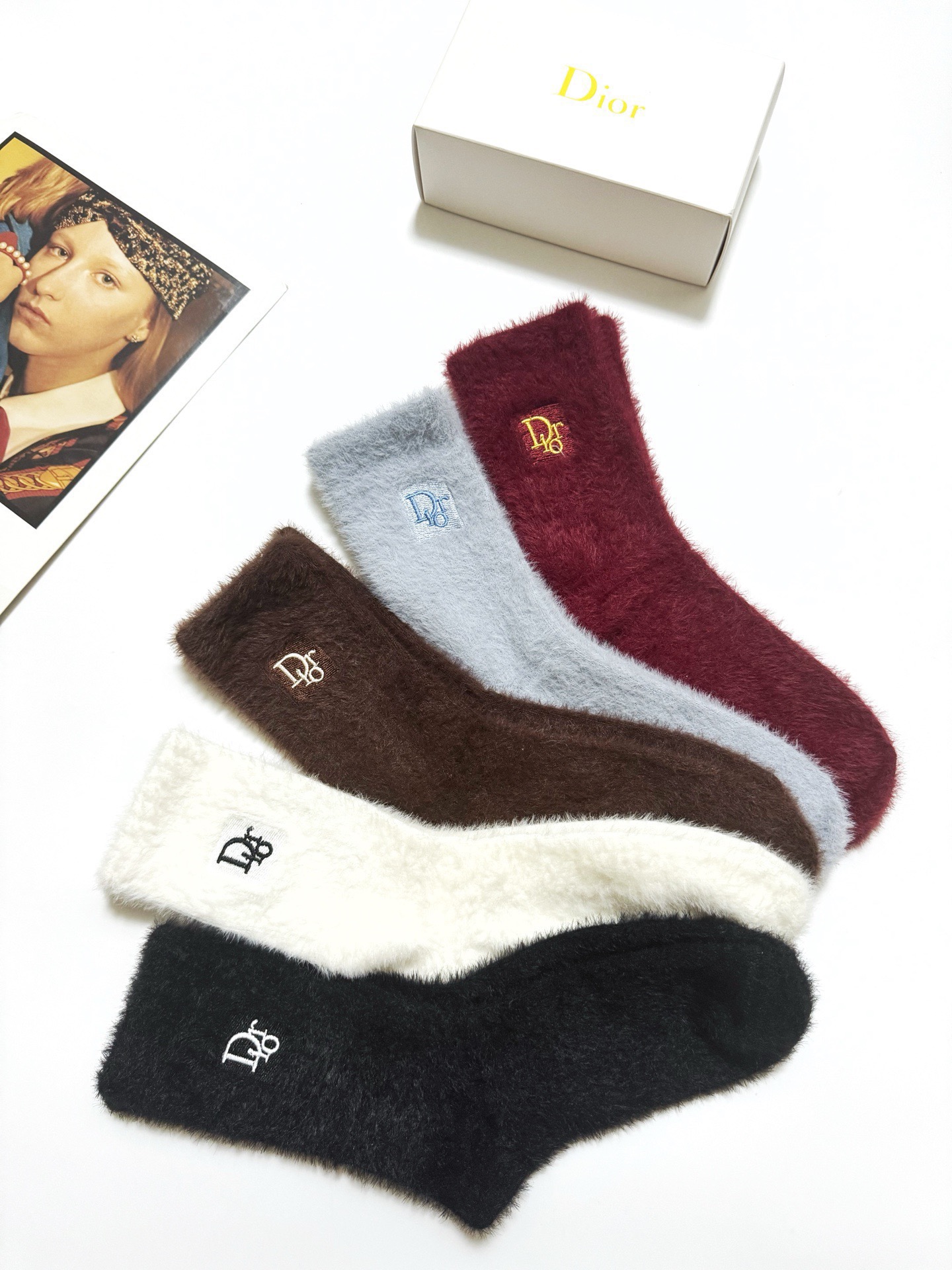 配包装🌟【一盒5 双】🌟Dior 迪奥 欧美大牌 经典字母 logo 水貂绒中筒袜 ！超级软糯亲肤！🌟i