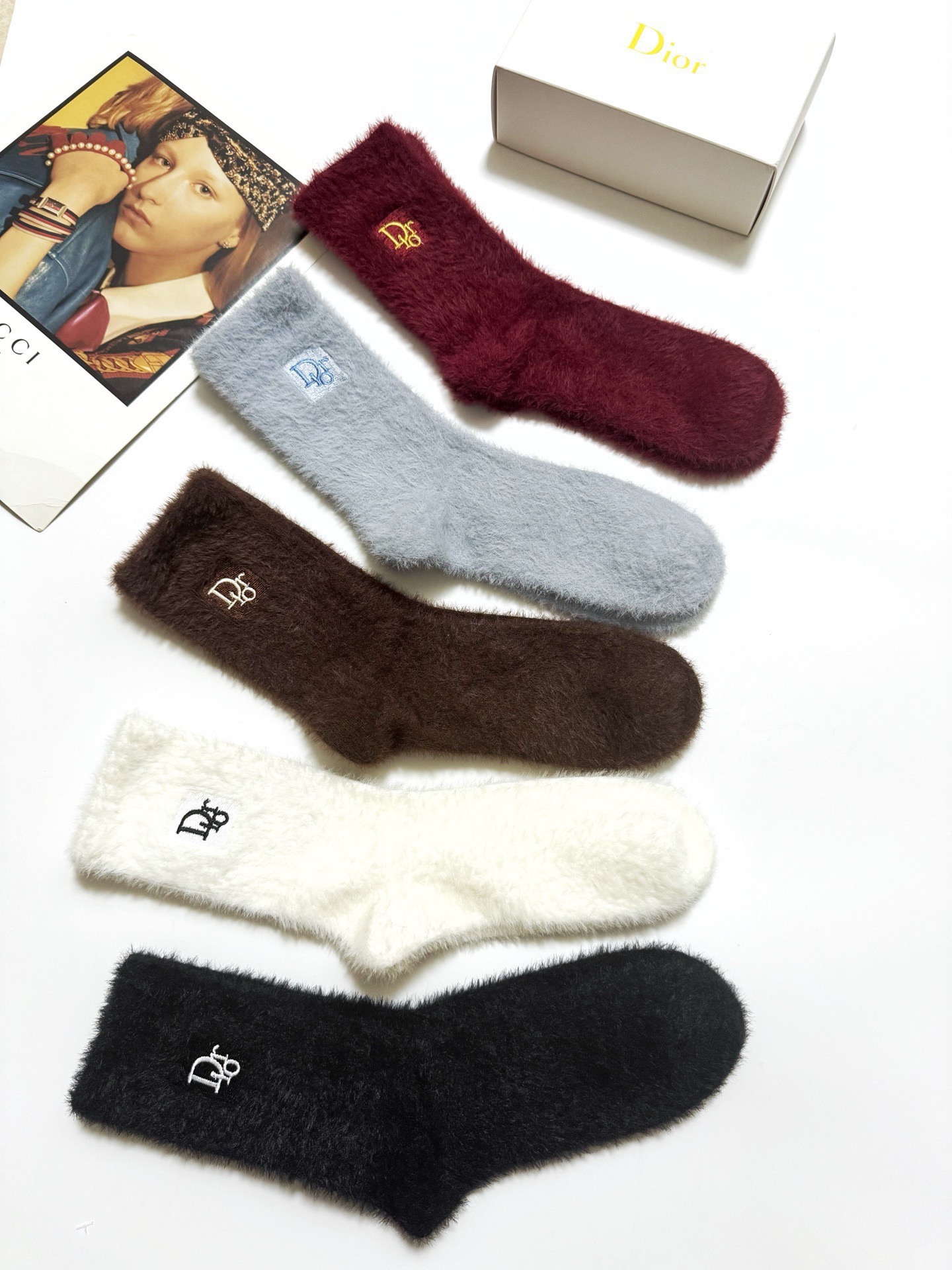 配包装🌟【一盒5 双】🌟Dior 迪奥 欧美大牌 经典字母 logo 水貂绒中筒袜 ！超级软糯亲肤！🌟i