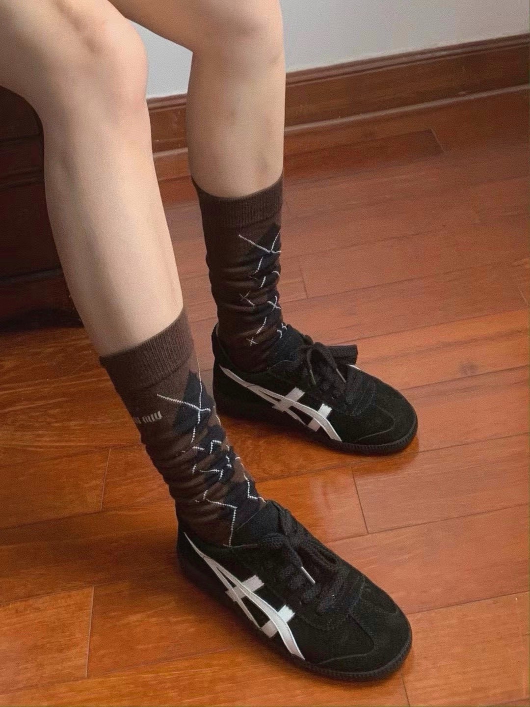 配包装🌟【一盒一 双】 🌟缪缪 miumiu 经典字母logo纯棉袜 小腿堆堆袜，ins超火爆红人同款，