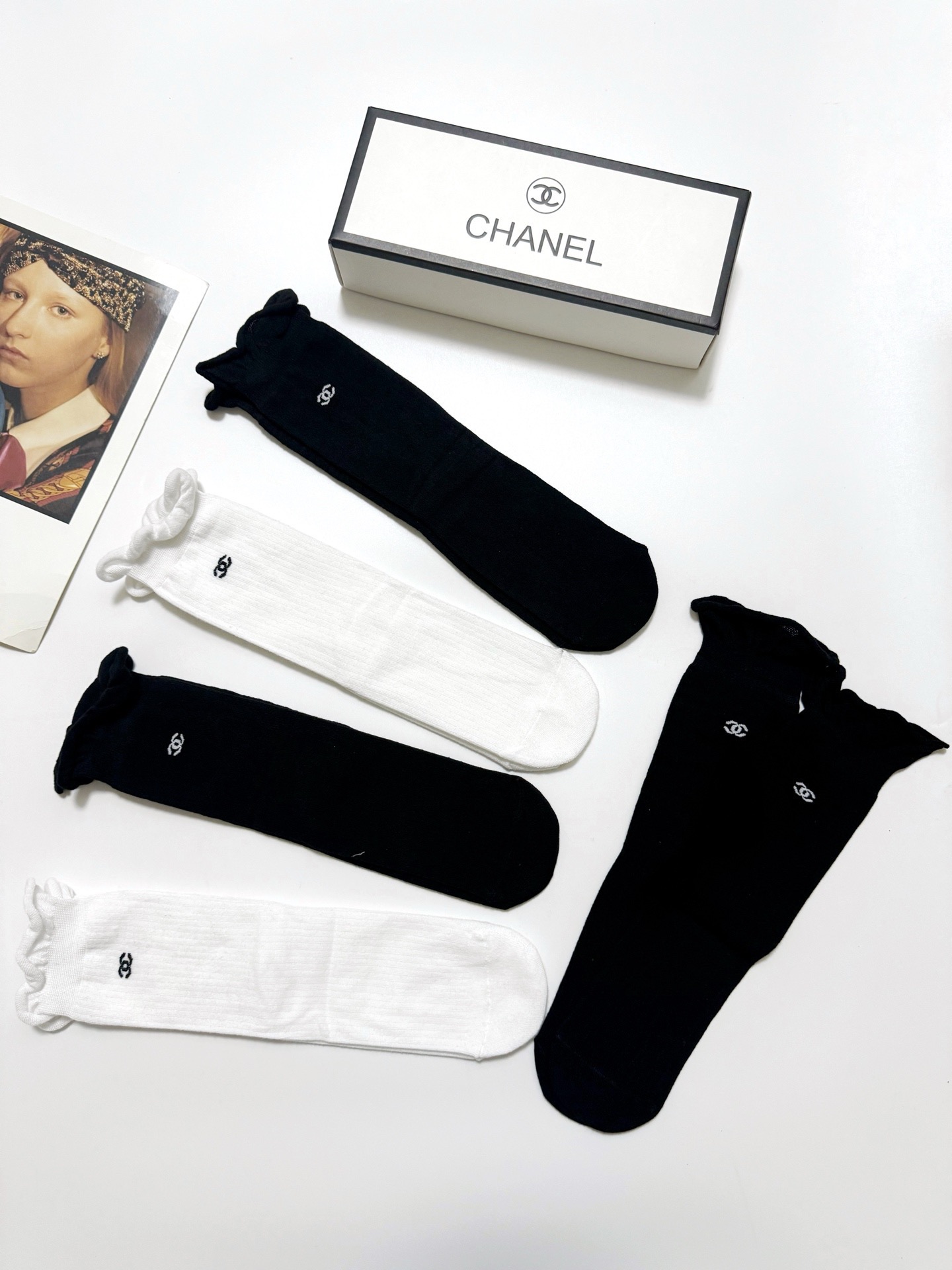 配包装🌟【一盒5双】🌟Chanel 香奈儿 经典字母logo 透气纯棉中筒直板袜 ，ins超火爆红人同款